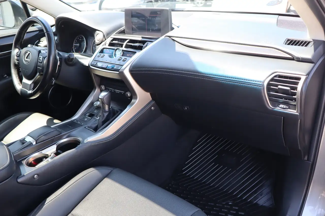 Lexus NX снимка Lexus NX