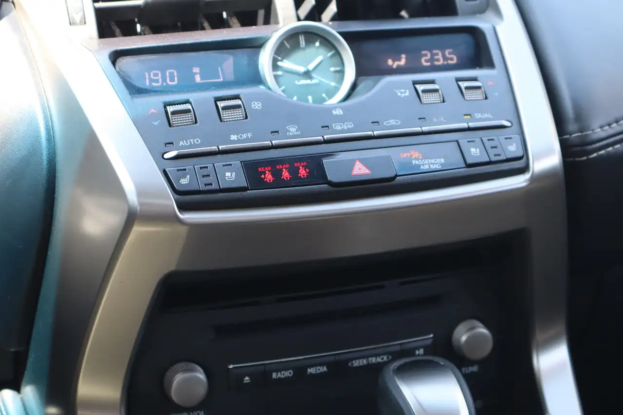 Lexus NX снимка Lexus NX