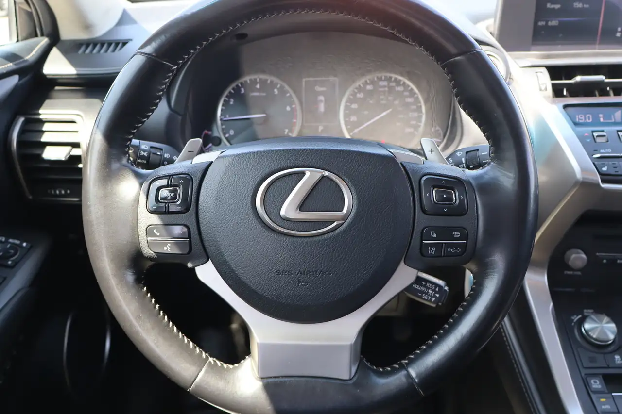 Lexus NX снимка Lexus NX