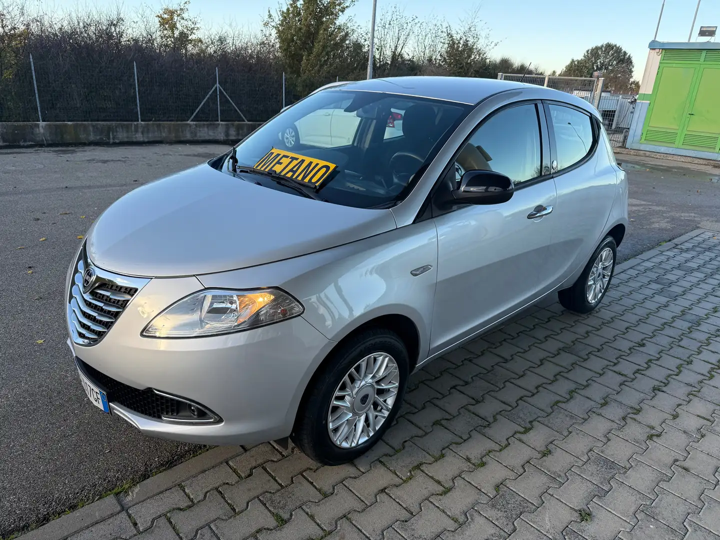 Lancia Ypsilon Ypsilon III 2011 0.9 metano euro 6 Plateado - 2