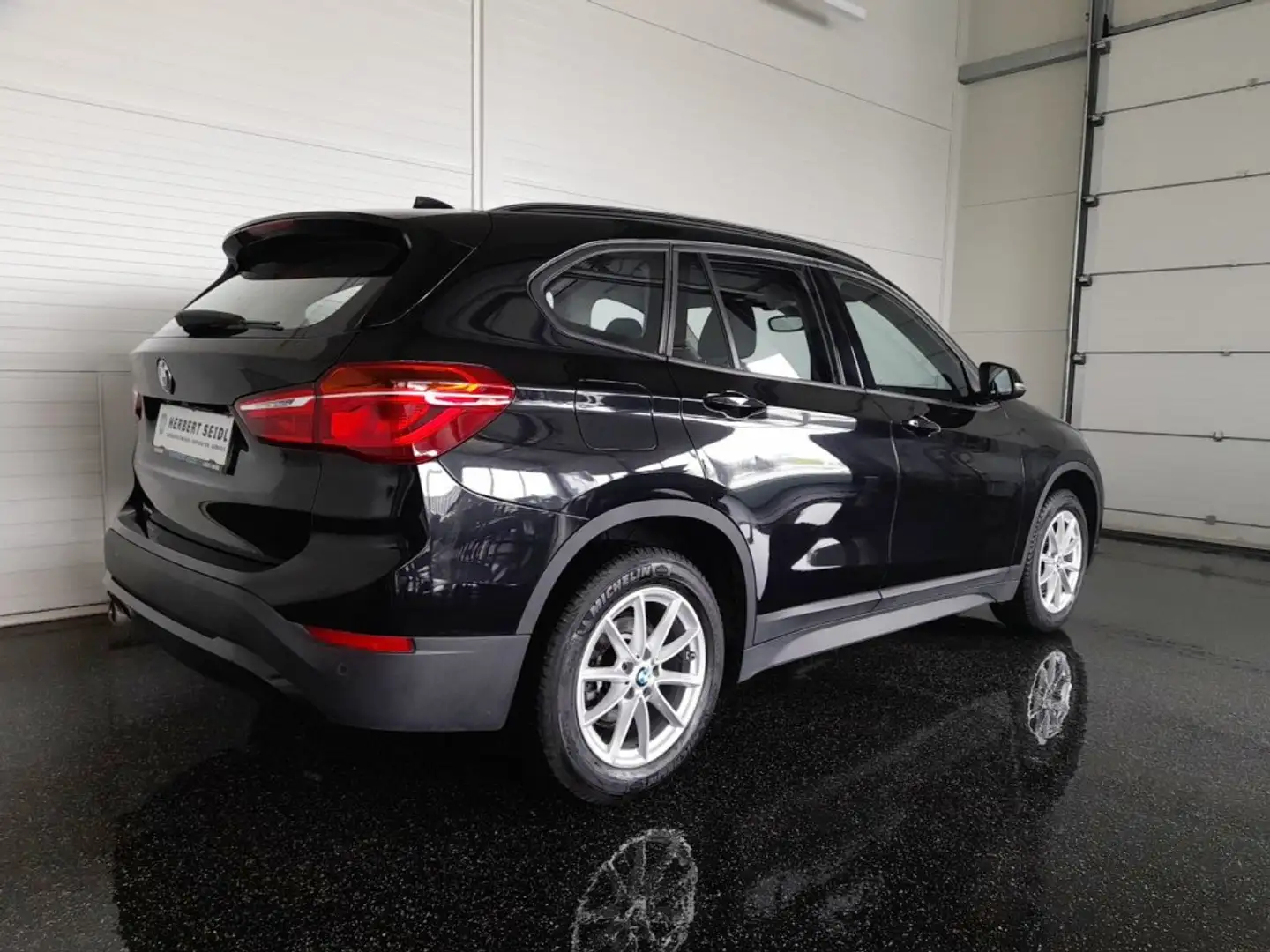 BMW X1 sDrive 16d *LED / NAVI / KAMERA / TEMPOMAT / SITZHEIZUNG / E-KLAPPE* Schwarz - 2