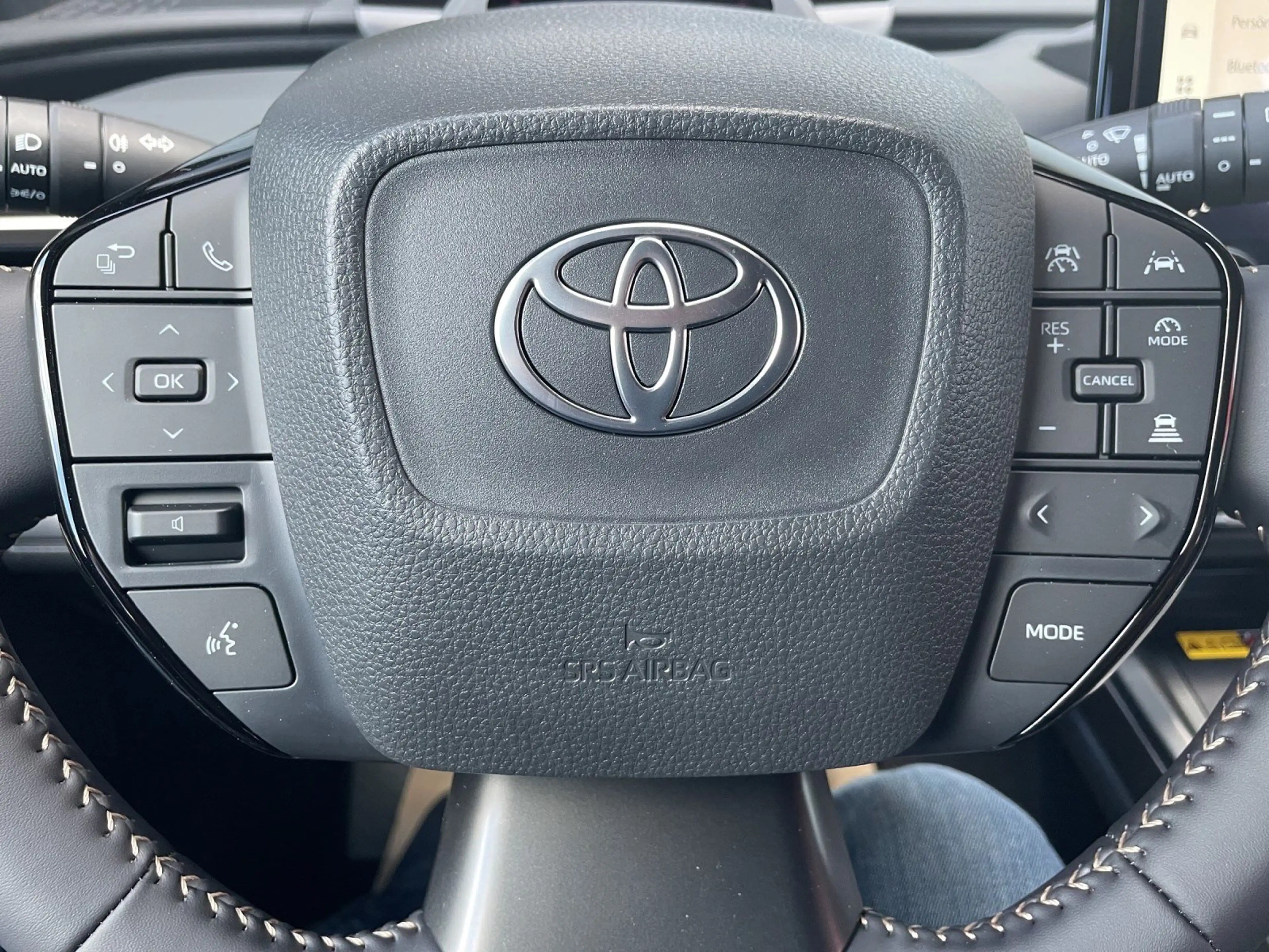 Toyota bZ4X Touring AWD Lounge — photo 11
