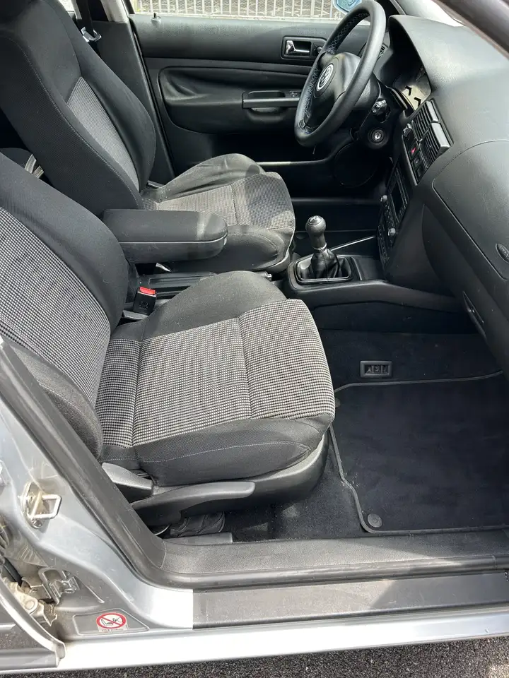 Volkswagen Golf 1.6 Benzina/GPL (neopatentati), foto 5