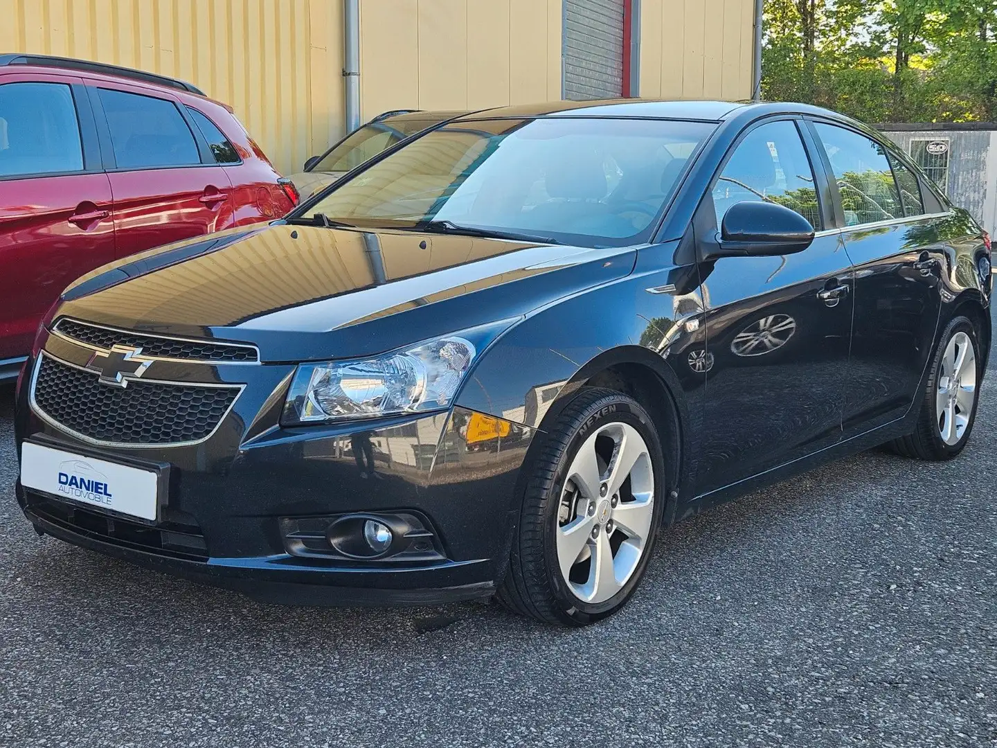 Chevrolet Cruze LT LIMOUSINE+KLIMAAUTOMATIK+ALUFELGEN+AHK Black - 2