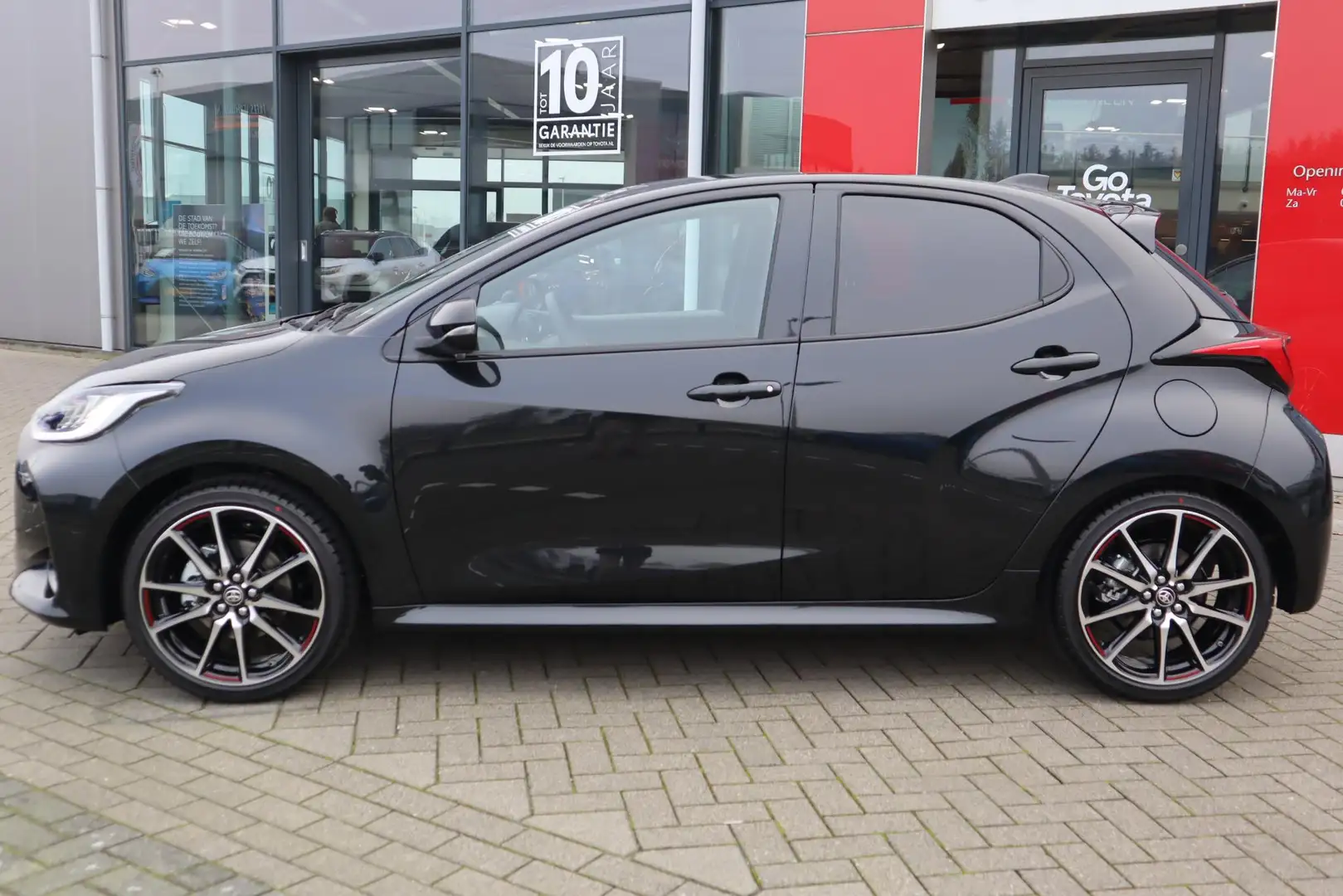 Toyota Yaris 1.5 HYBRID 130 GR-SPORT NIEUW & DIRECT LEVERBAAR!! Noir - 2