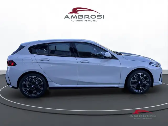 BMW 1 Series view 3