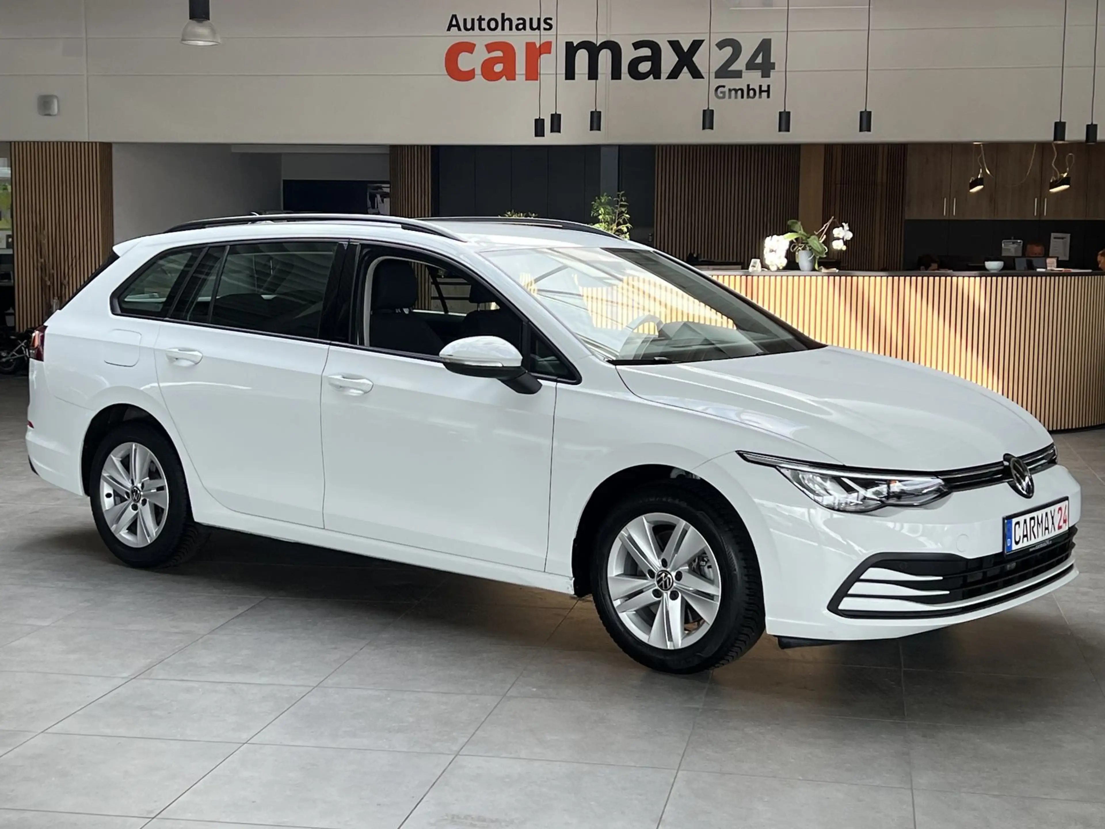 Volkswagen Golf 2.0TDI DSG Life Navi CarPlay AHK DAB+ PDC