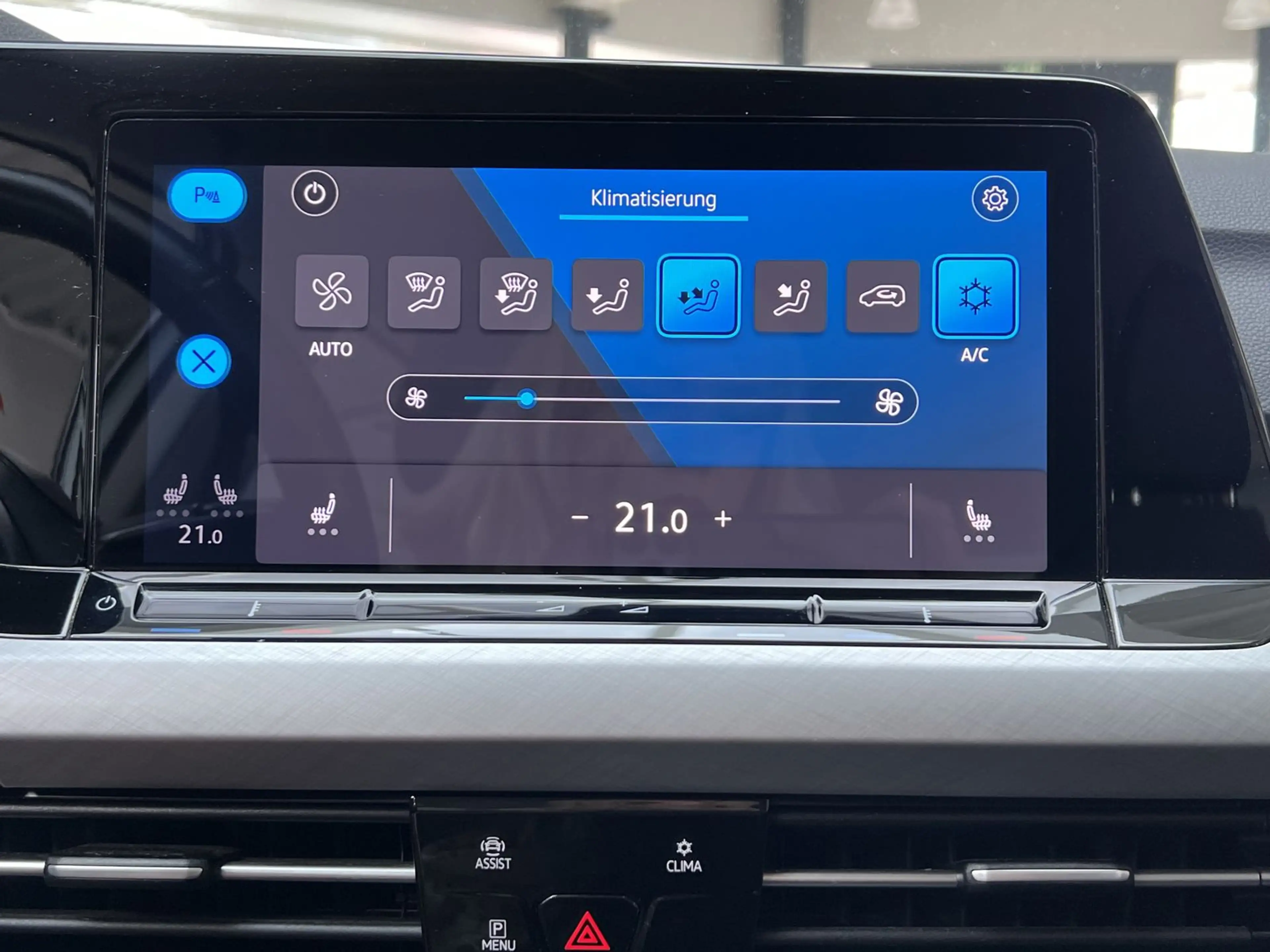 Volkswagen Golf 2.0TDI DSG Life Navi CarPlay AHK DAB+ PDC — photo 15