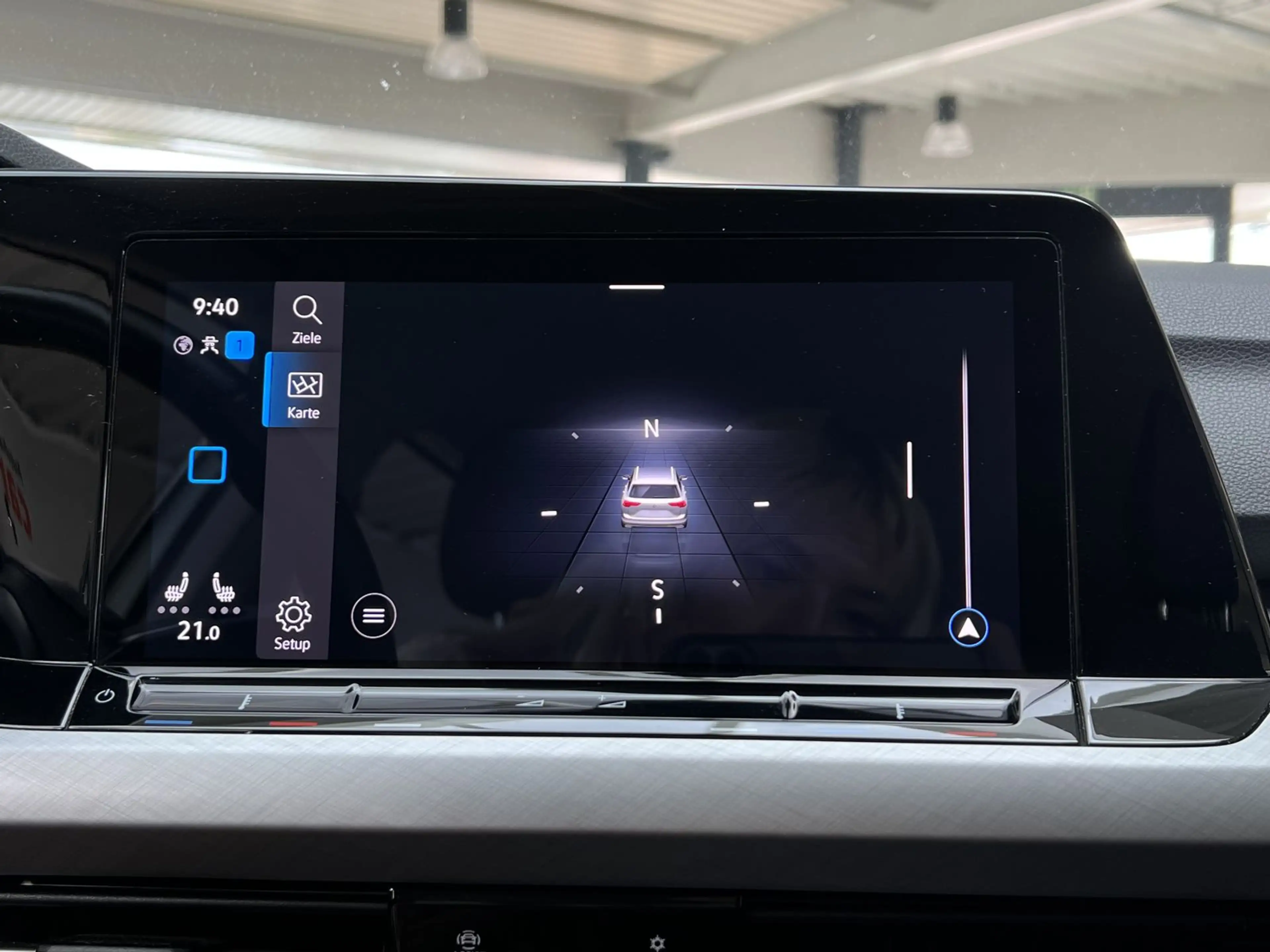 Volkswagen Golf 2.0TDI DSG Life Navi CarPlay AHK DAB+ PDC — photo 10