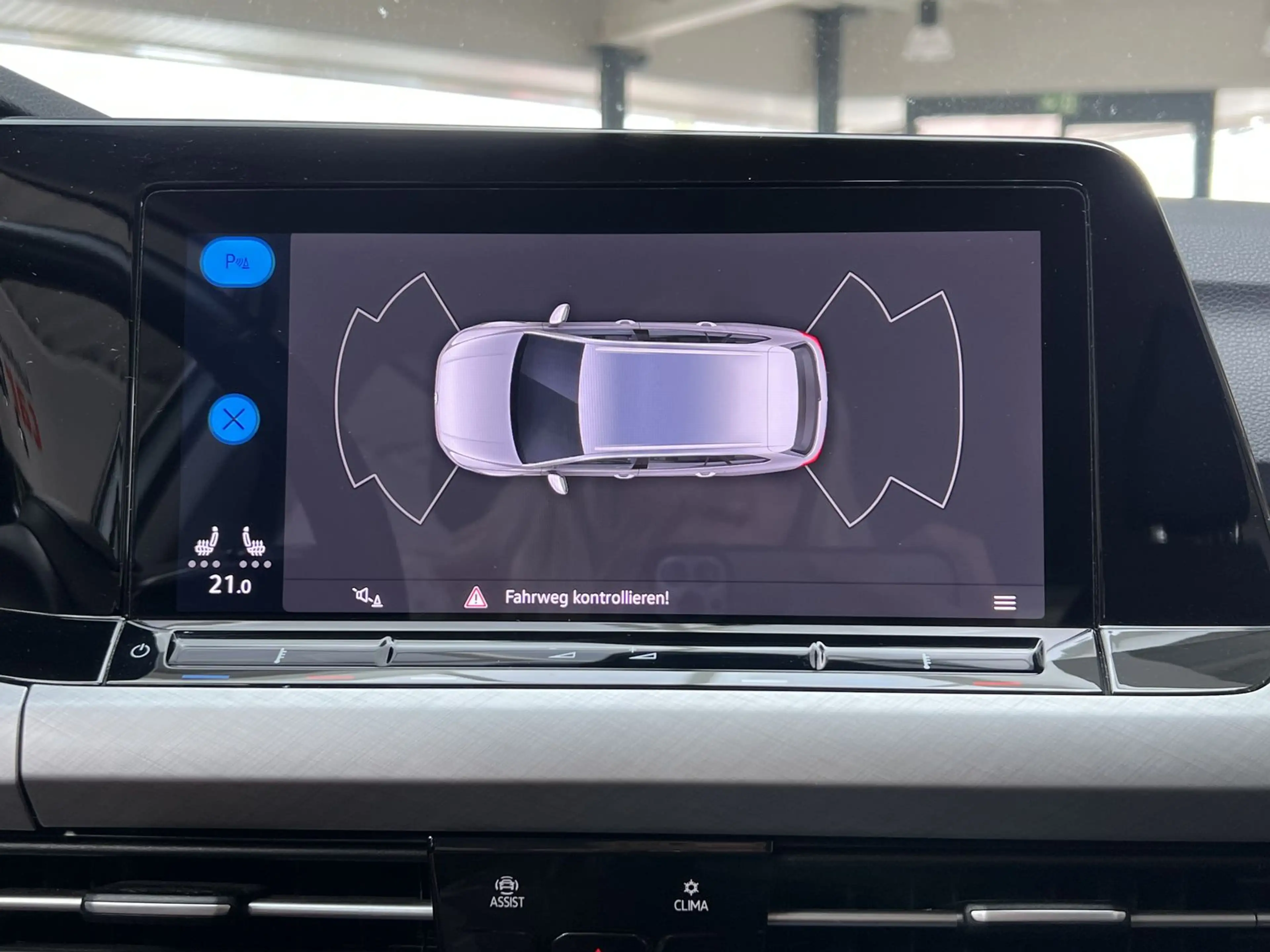 Volkswagen Golf 2.0TDI DSG Life Navi CarPlay AHK DAB+ PDC — photo 4