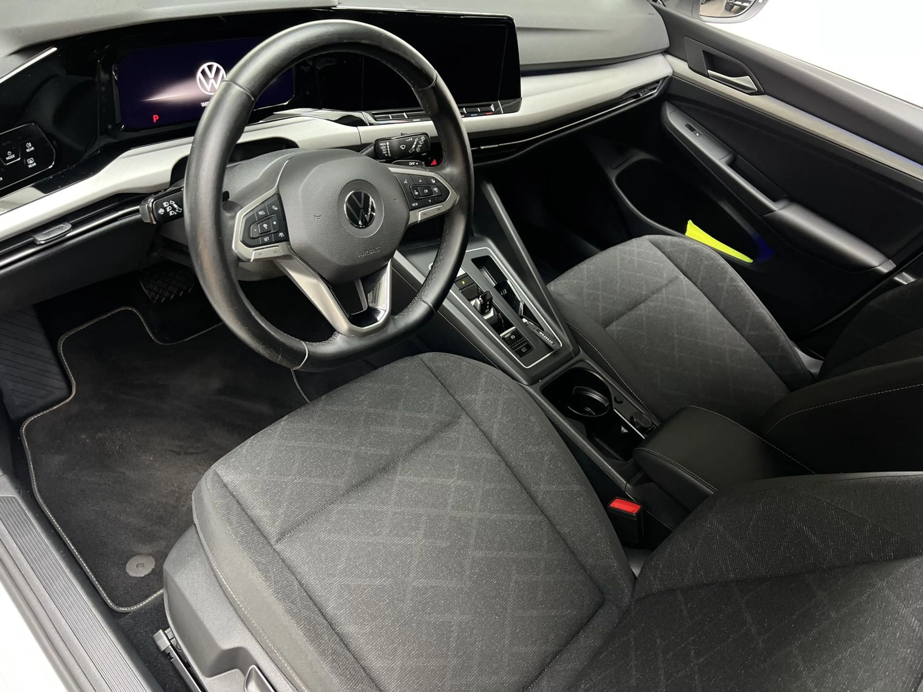 Volkswagen Golf 2.0TDI DSG Life Navi CarPlay AHK DAB+ PDC — photo 3