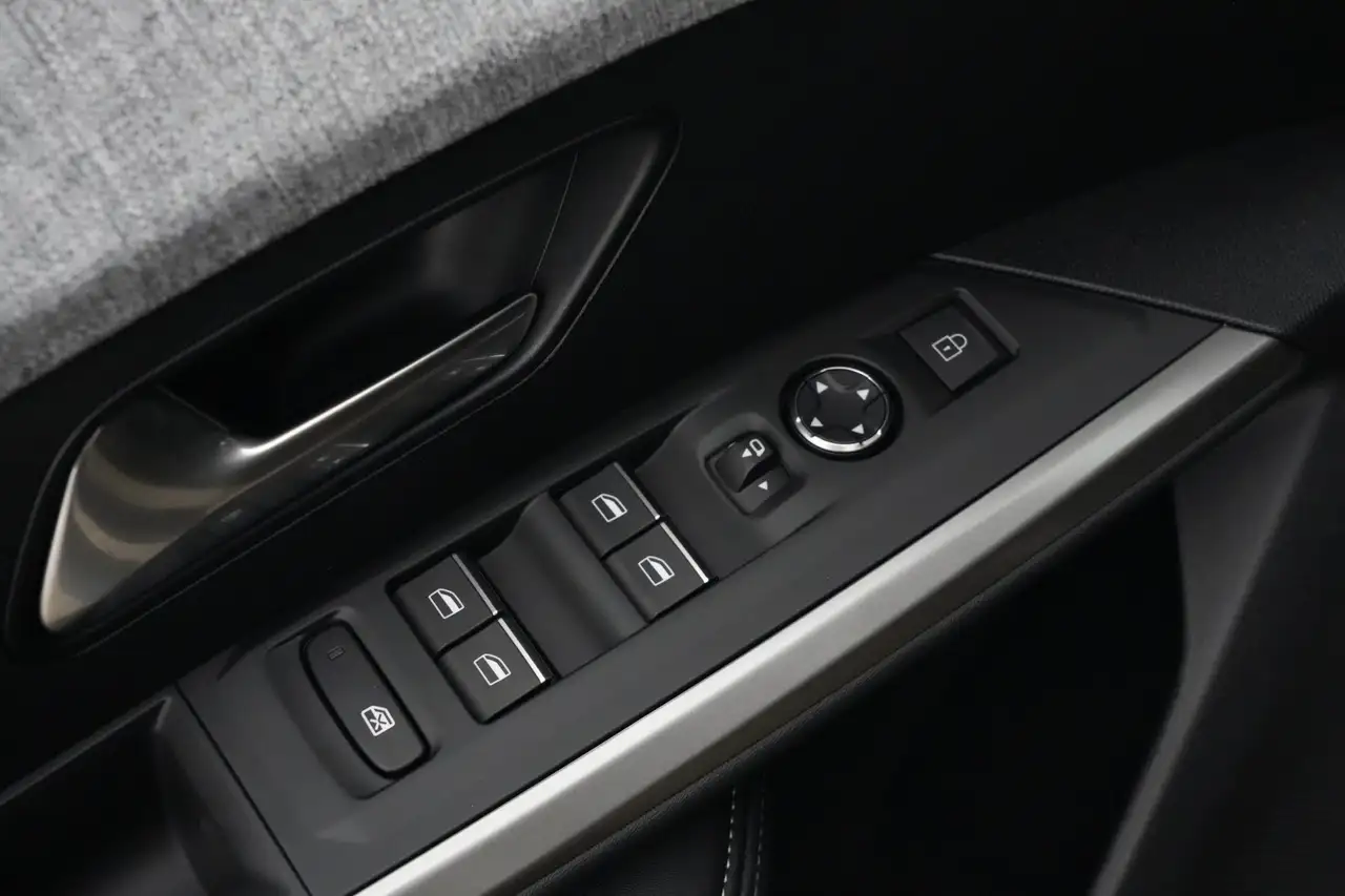 Peugeot 3008 1.2 Hybrid 145 GT e-DSC6 145pk Navigatie/Stoelverw 18
