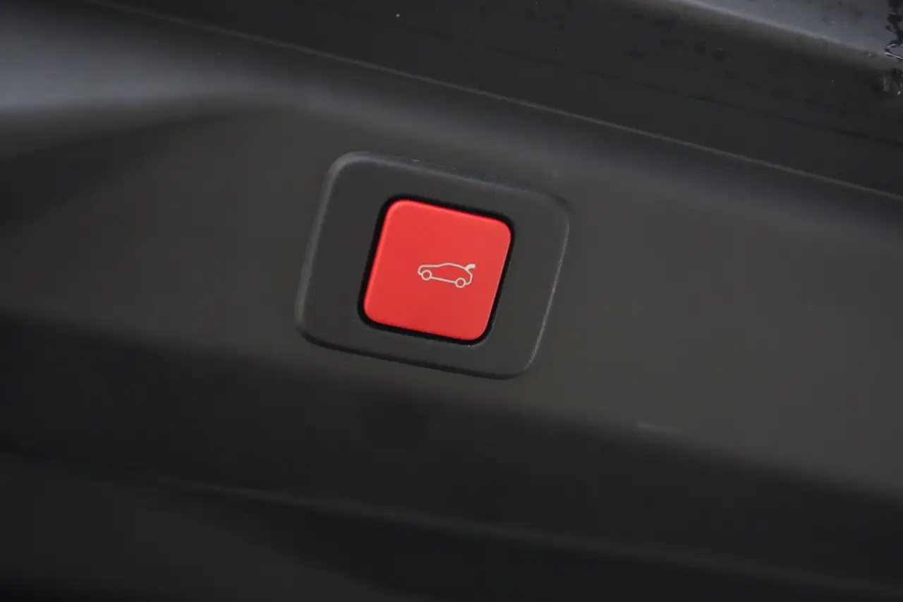 Peugeot 3008 1.2 Hybrid 145 GT e-DSC6 145pk Navigatie/Stoelverw 24