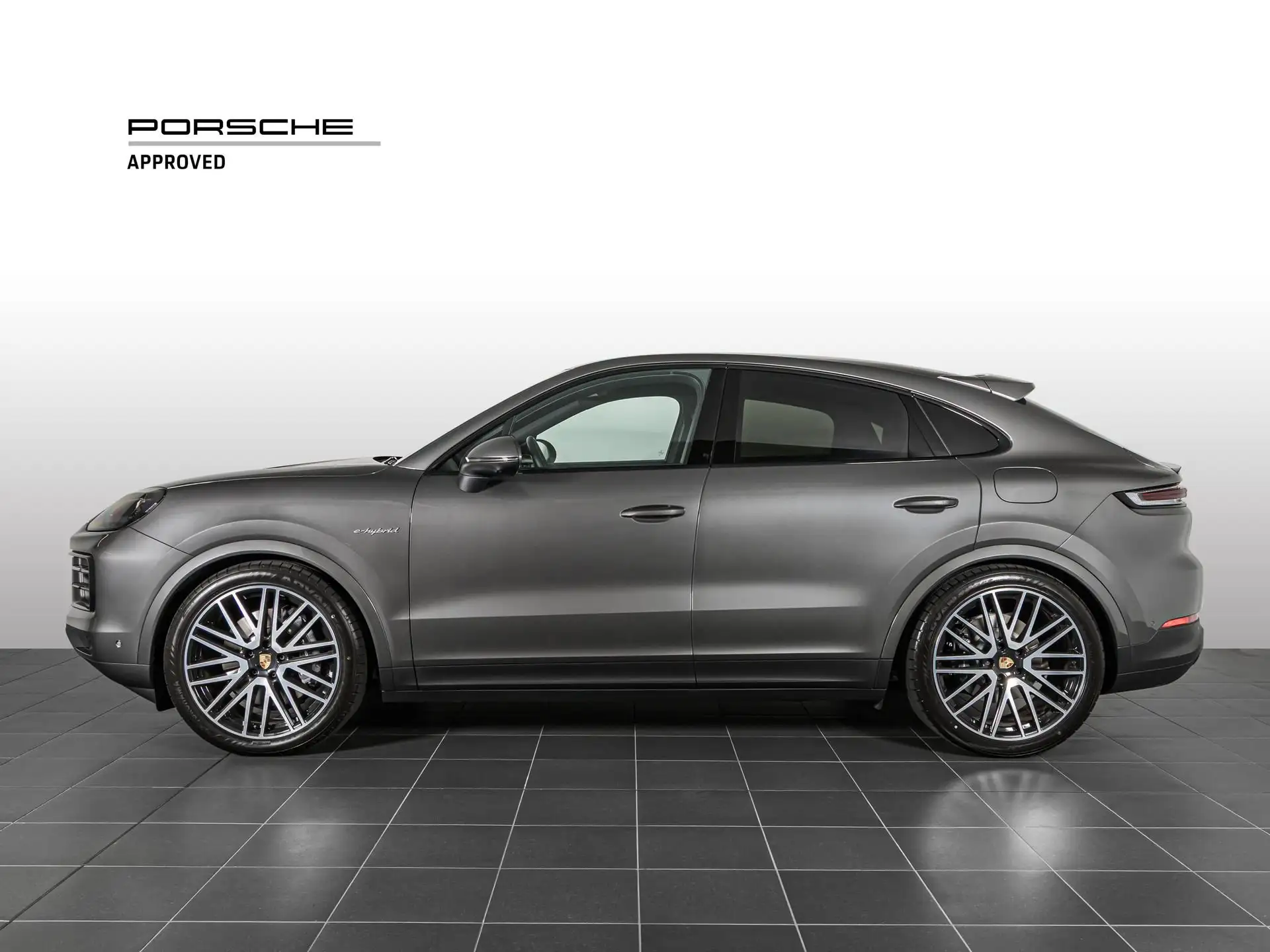 Porsche Cayenne 2025 건메탈 사진 2