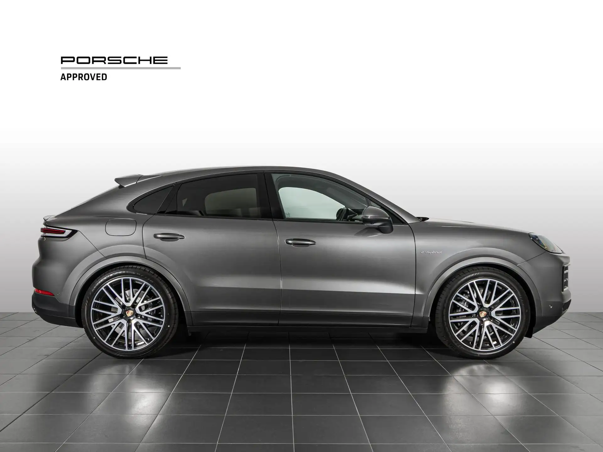 Porsche Cayenne 2025 건메탈 사진 6
