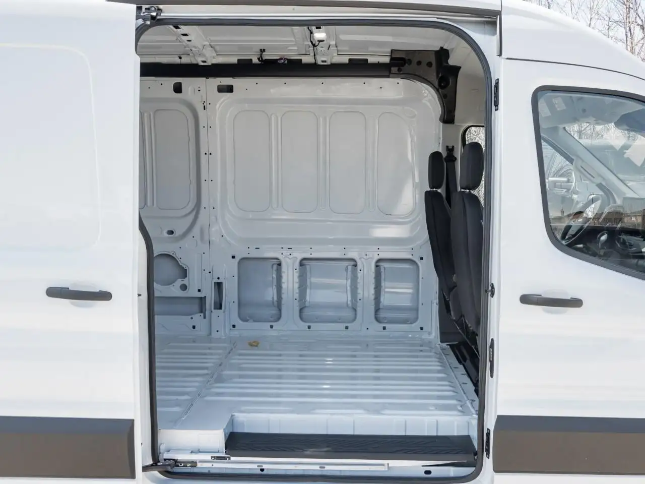 Ford Transit Cargo Van снимка Ford Transit Cargo Van