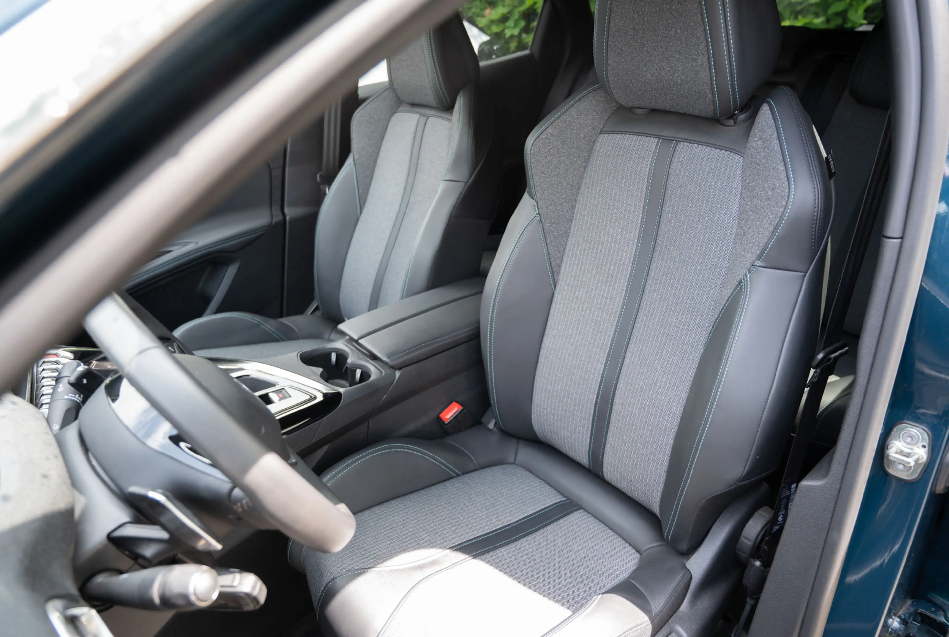 Peugeot 3008 Allure Pack 1.2 Hybrid 136 e-DSC6 *GW-TOP-DEAL* *INVENTUR-SALE* — photo 7