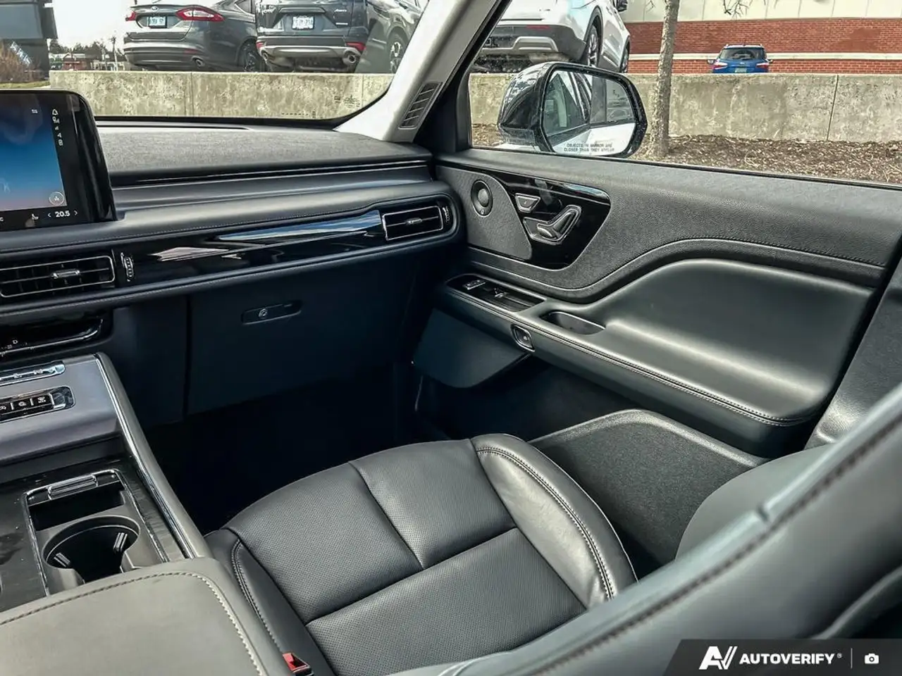 Lincoln Aviator снимка Lincoln Aviator
