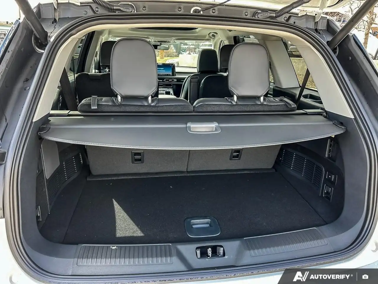 Lincoln Aviator снимка Lincoln Aviator