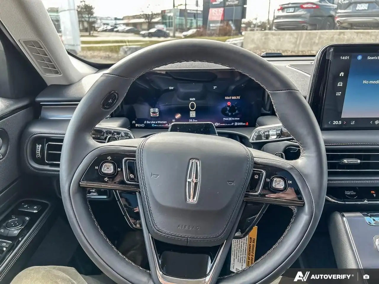 Lincoln Aviator снимка Lincoln Aviator