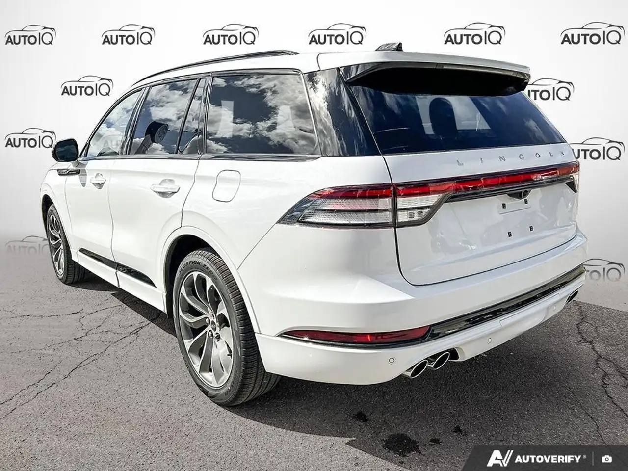 Lincoln Aviator снимка Lincoln Aviator