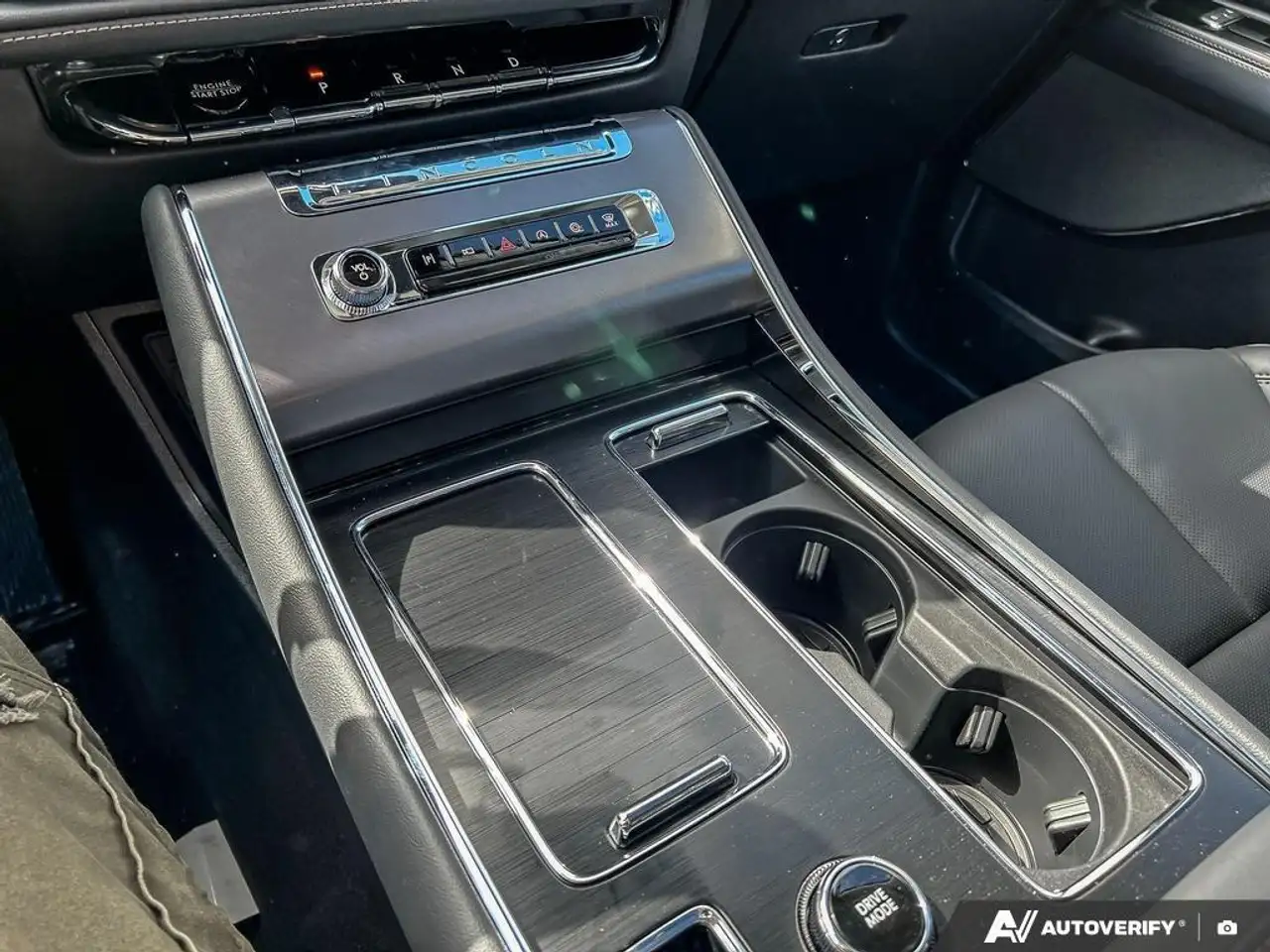 Lincoln Aviator снимка Lincoln Aviator