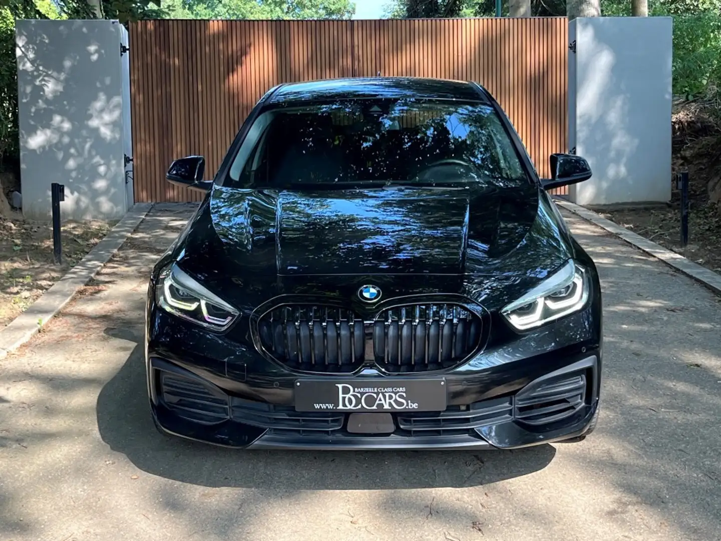 BMW 118 ia Full Led-Navi Prof-Cockpit Pro-Leder-BT-Pdc-19" Noir - 1