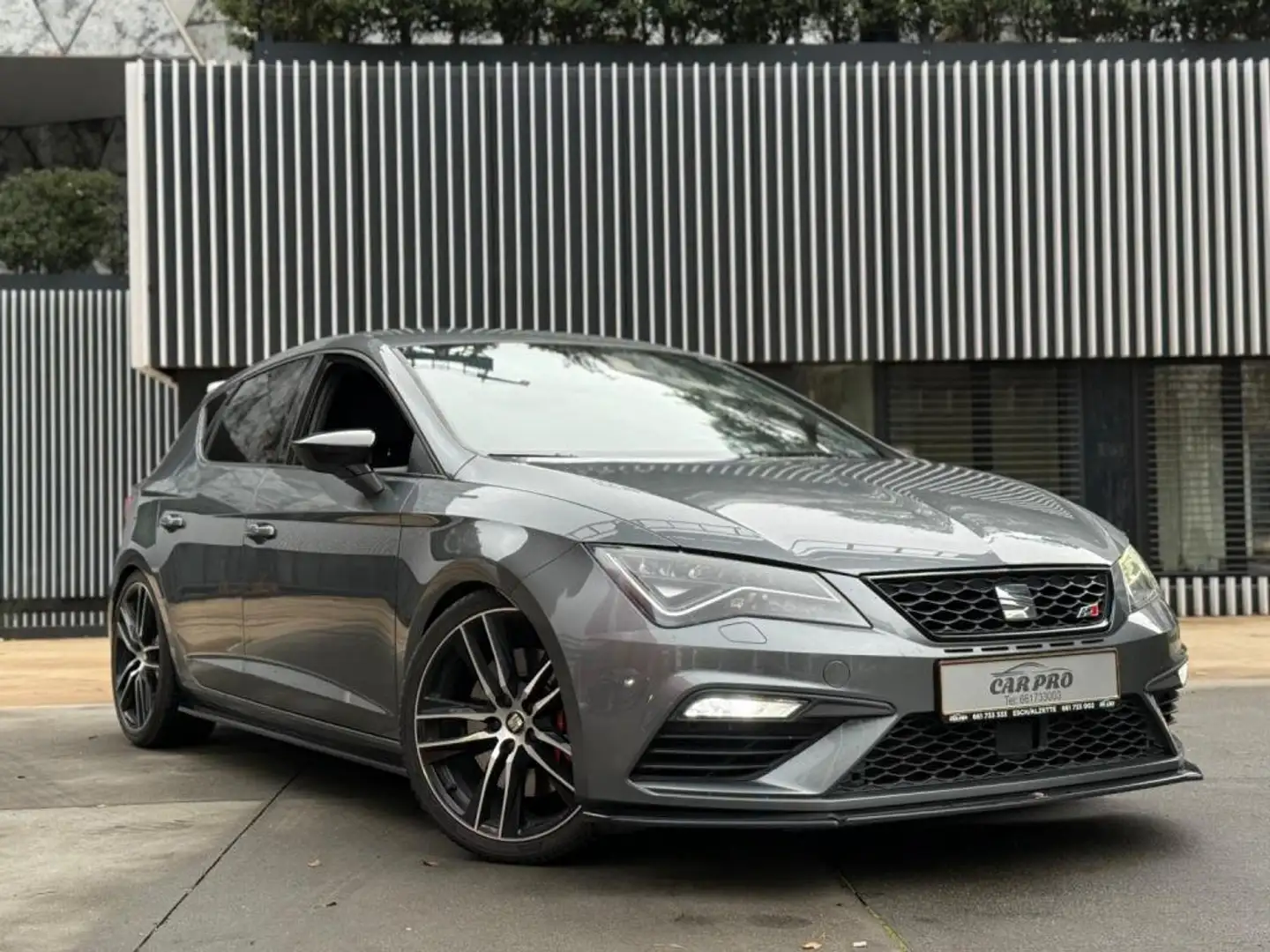 SEAT Leon CUPRA / 300 HP/ ALCANTARA/ AUTOMATIQUE/ LED/ NAVI/ Gris - 2