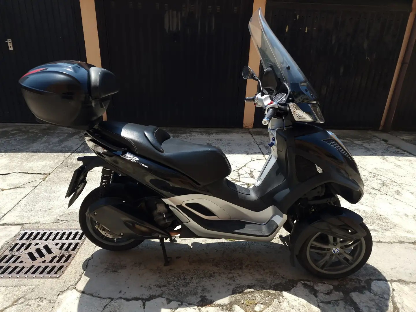 Piaggio MP3 300 YOURBAN Noir - 1