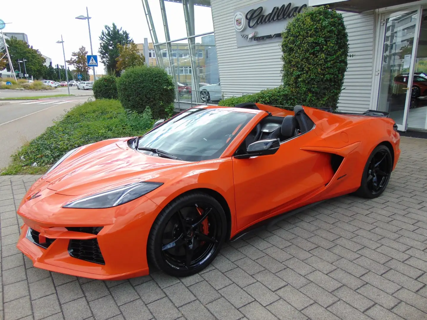 Corvette C8 E-Ray Cabrio Europamodell Neuwagen Frontlift Orange - 2