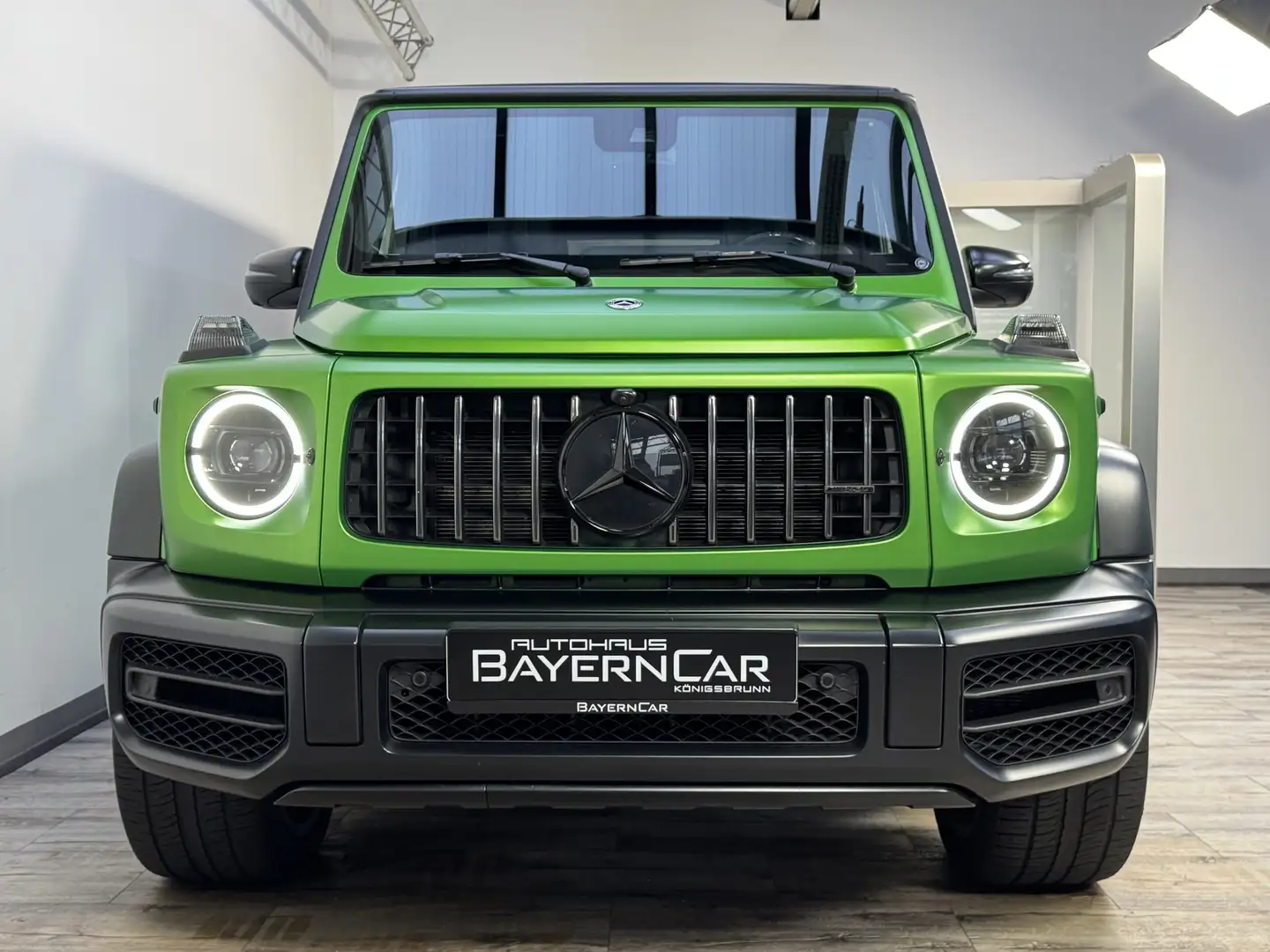 Mercedes-Benz G 63 AMG Manufaktur Entertain Performance Night Vert - 2