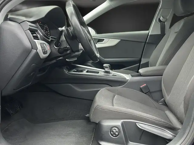 Audi A4 view 13