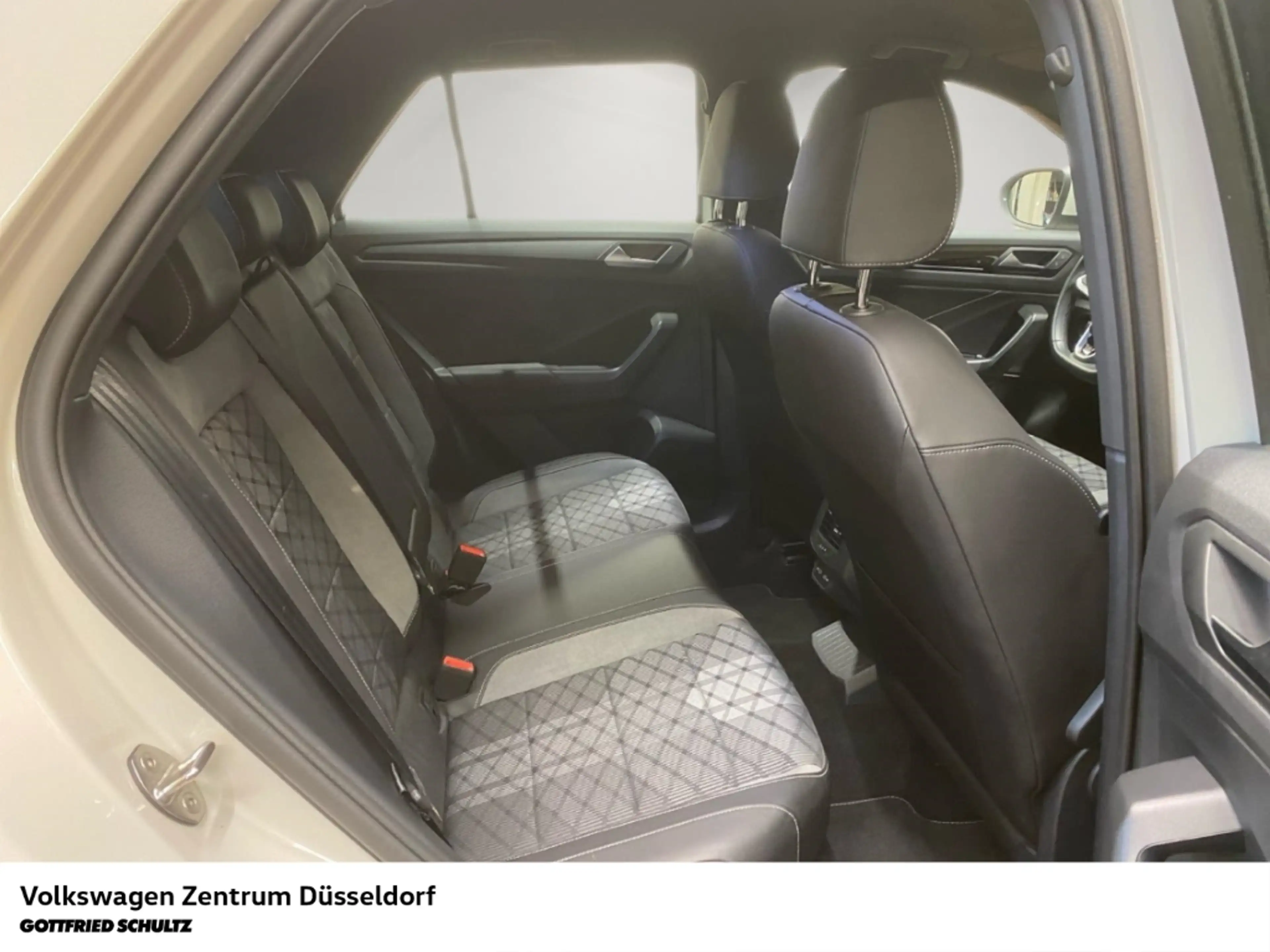 Volkswagen T-Roc R-Line 1.0 TSI Sitzheiz Parkhilfe ACC LED — photo 7