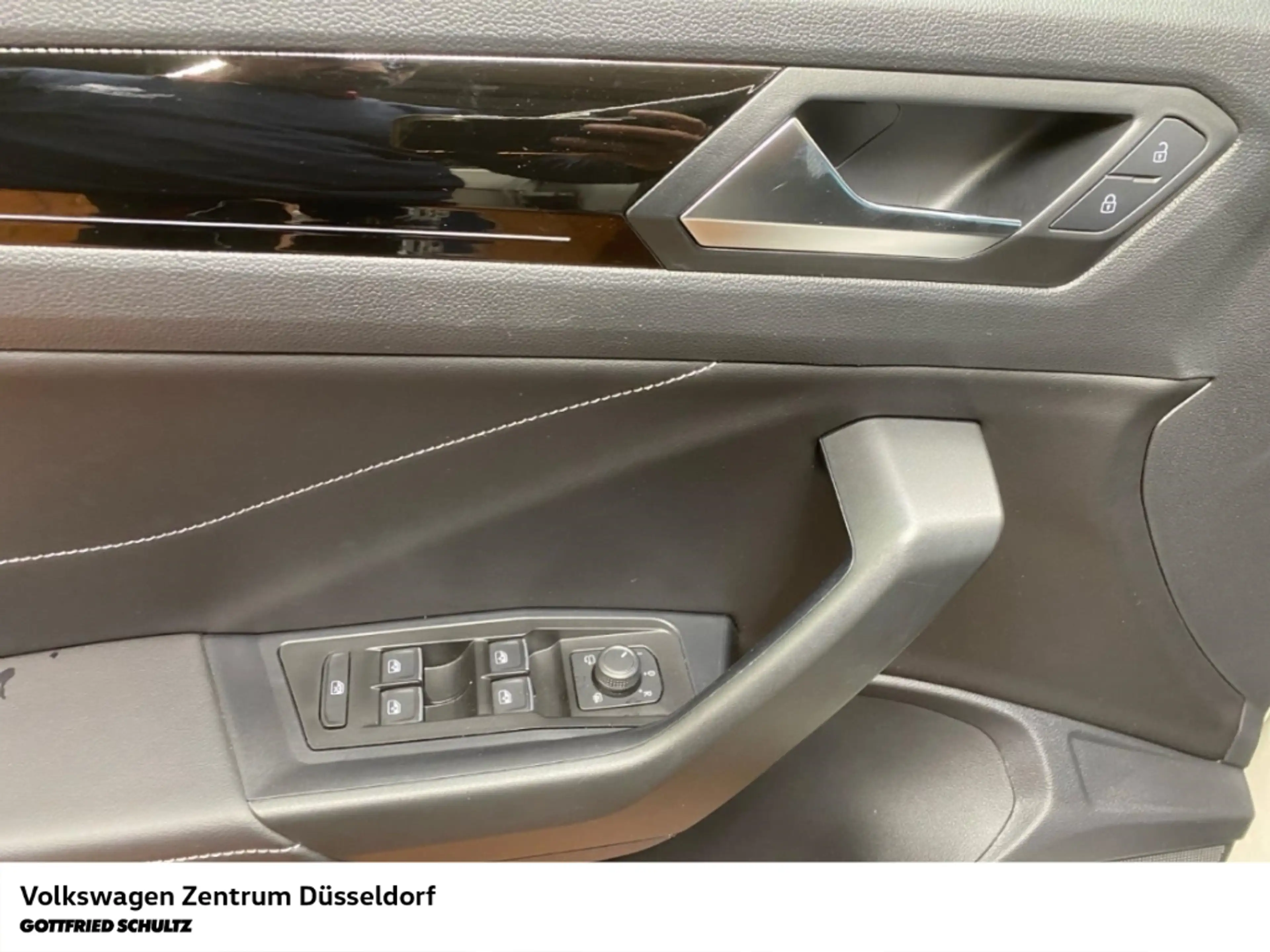 Volkswagen T-Roc R-Line 1.0 TSI Sitzheiz Parkhilfe ACC LED — photo 11