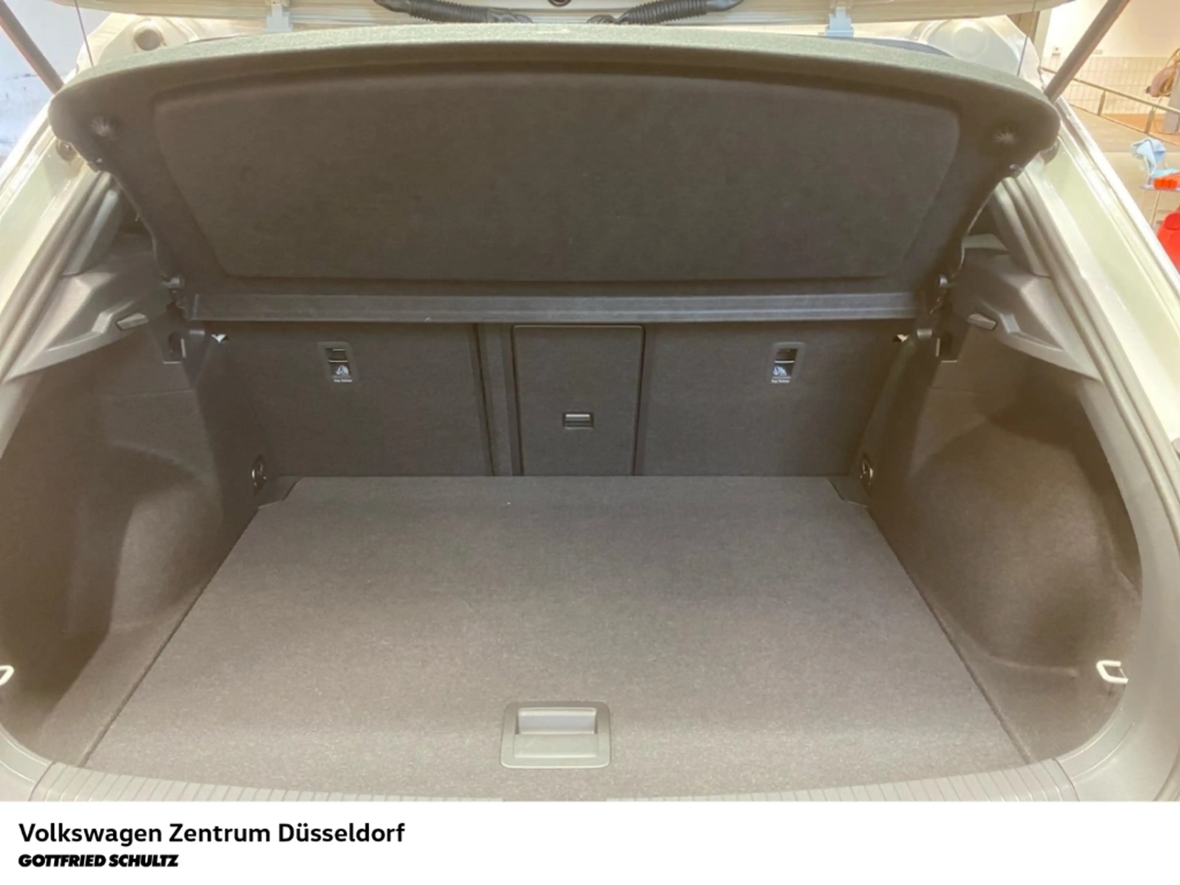 Volkswagen T-Roc R-Line 1.0 TSI Sitzheiz Parkhilfe ACC LED — photo 8