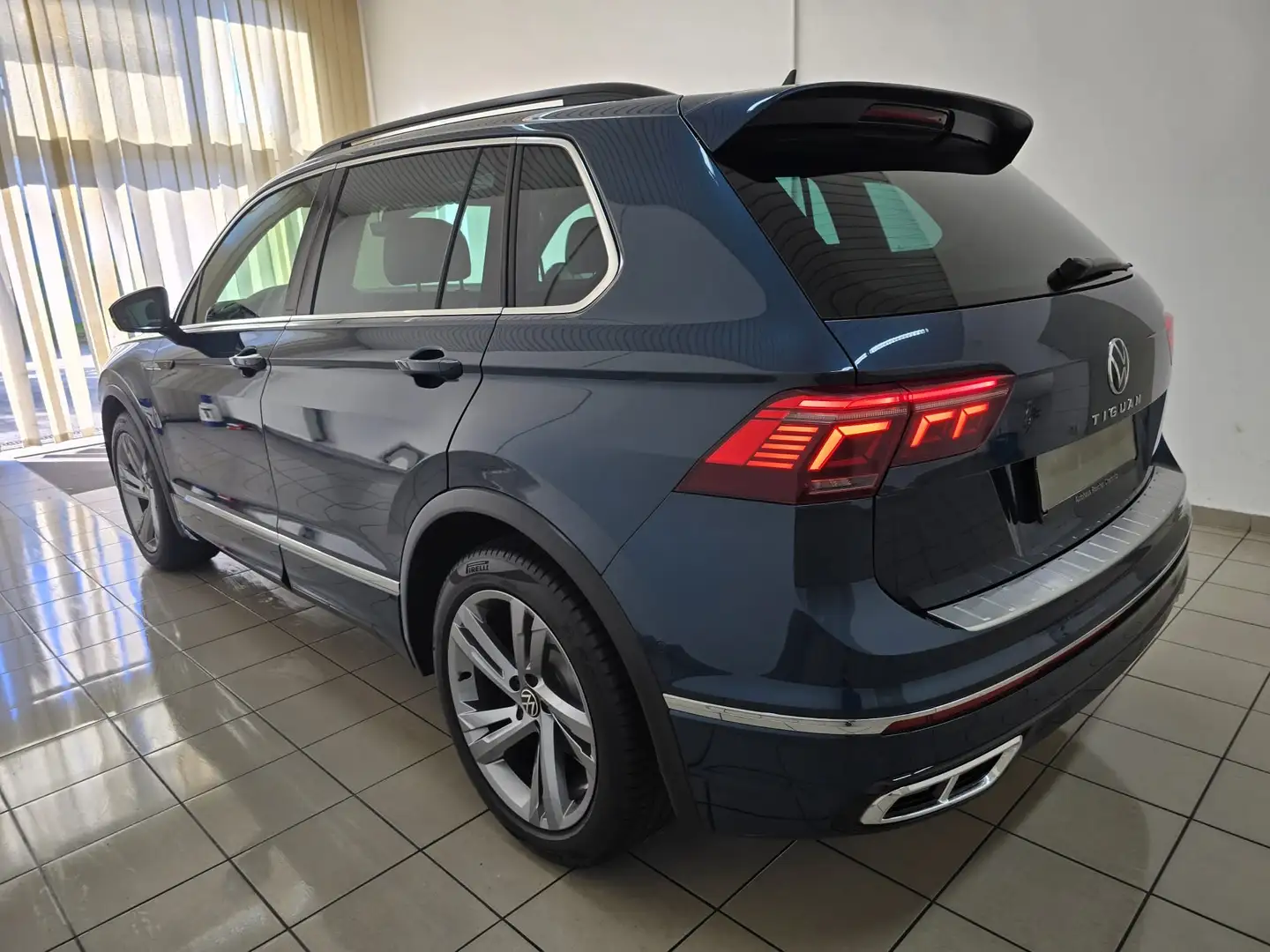 Volkswagen Tiguan 1.5 TSI R Line LED Virtual Standheiz. 360° AHK Blau - 2