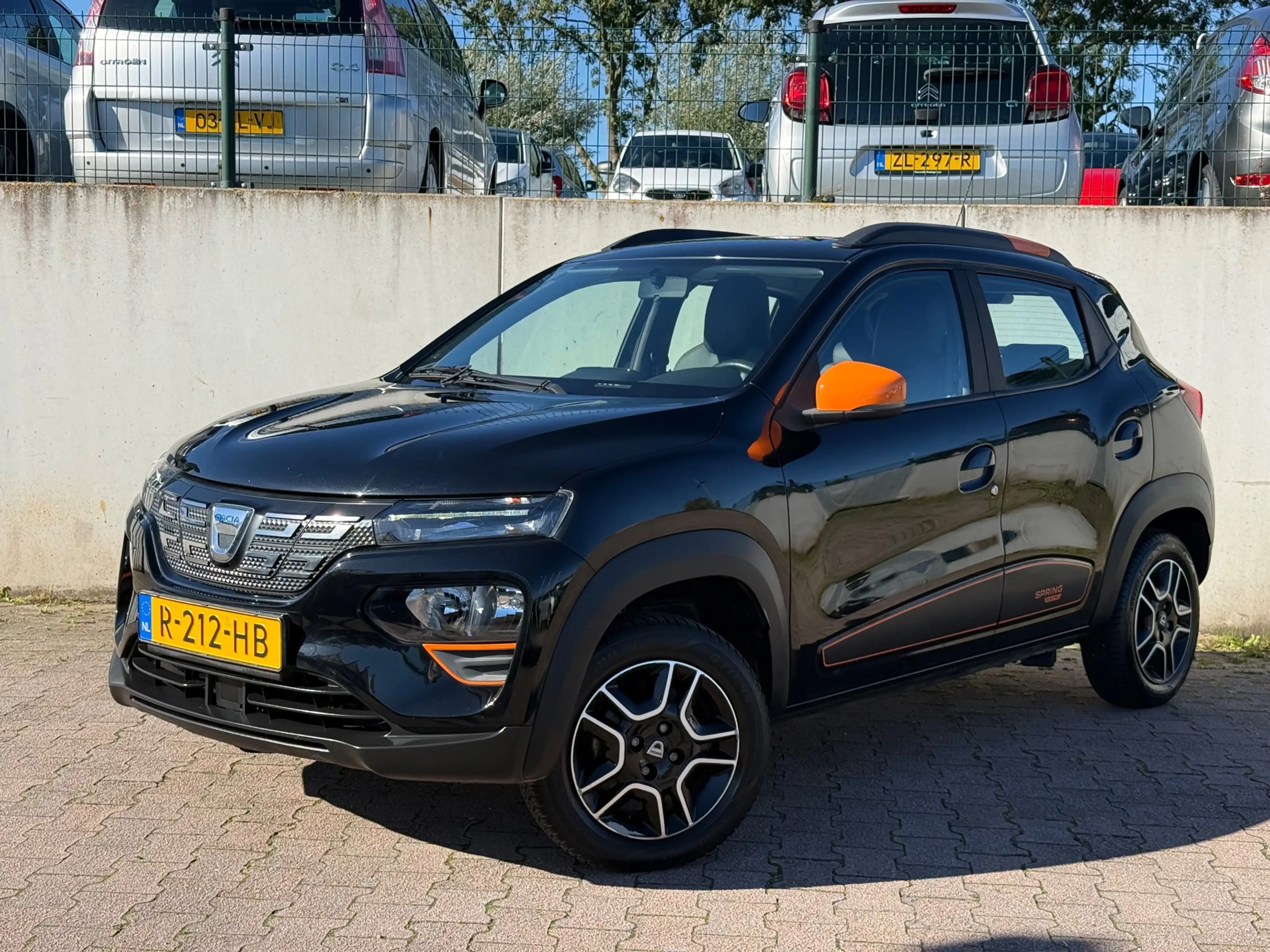 Dacia Spring Comfort Plus 27 kWh/LEDER/CAMERA/PDC/NAVI/NL AUTO/ — photo 2