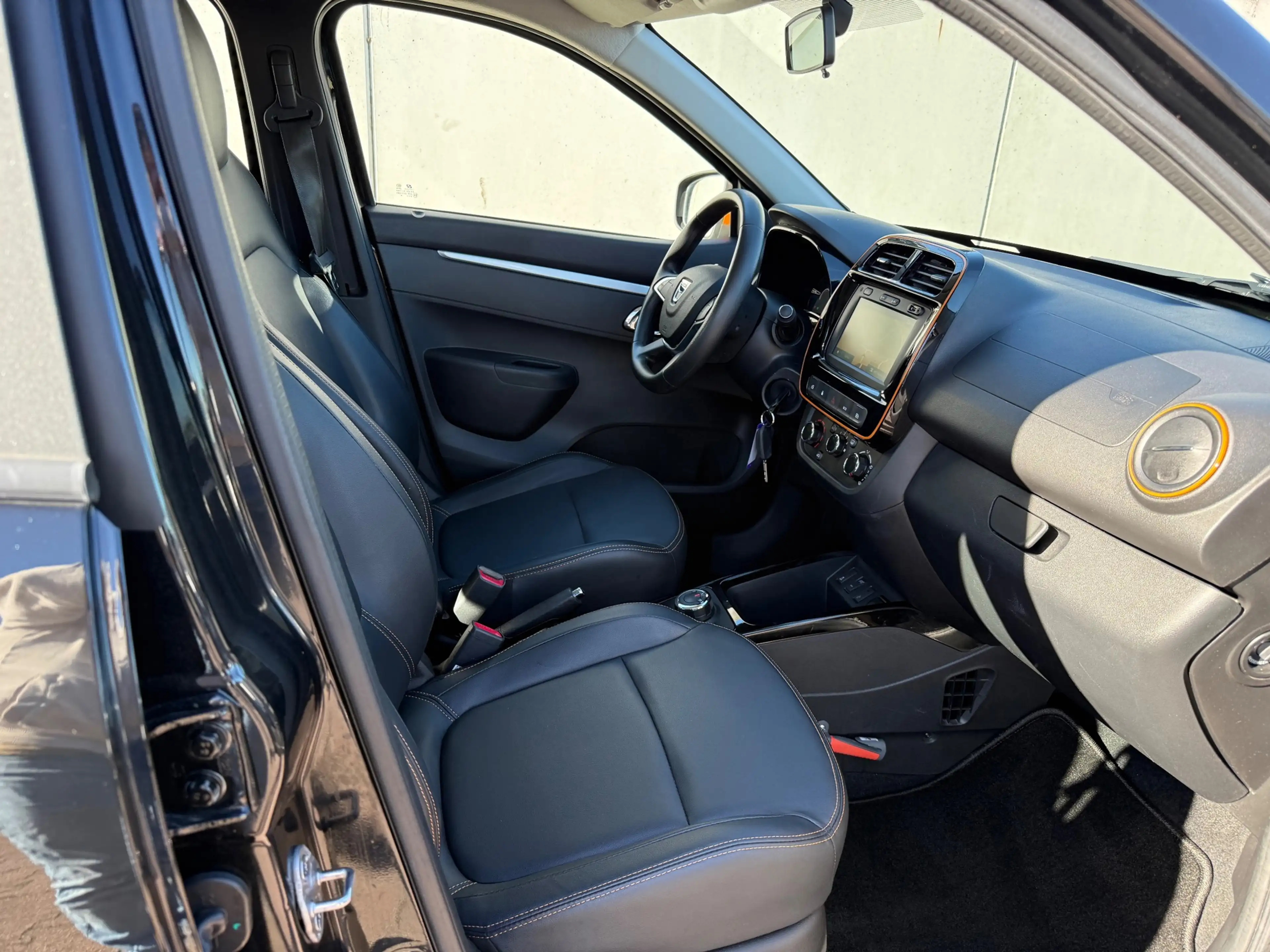 Dacia Spring Comfort Plus 27 kWh/LEDER/CAMERA/PDC/NAVI/NL AUTO/ — photo 14