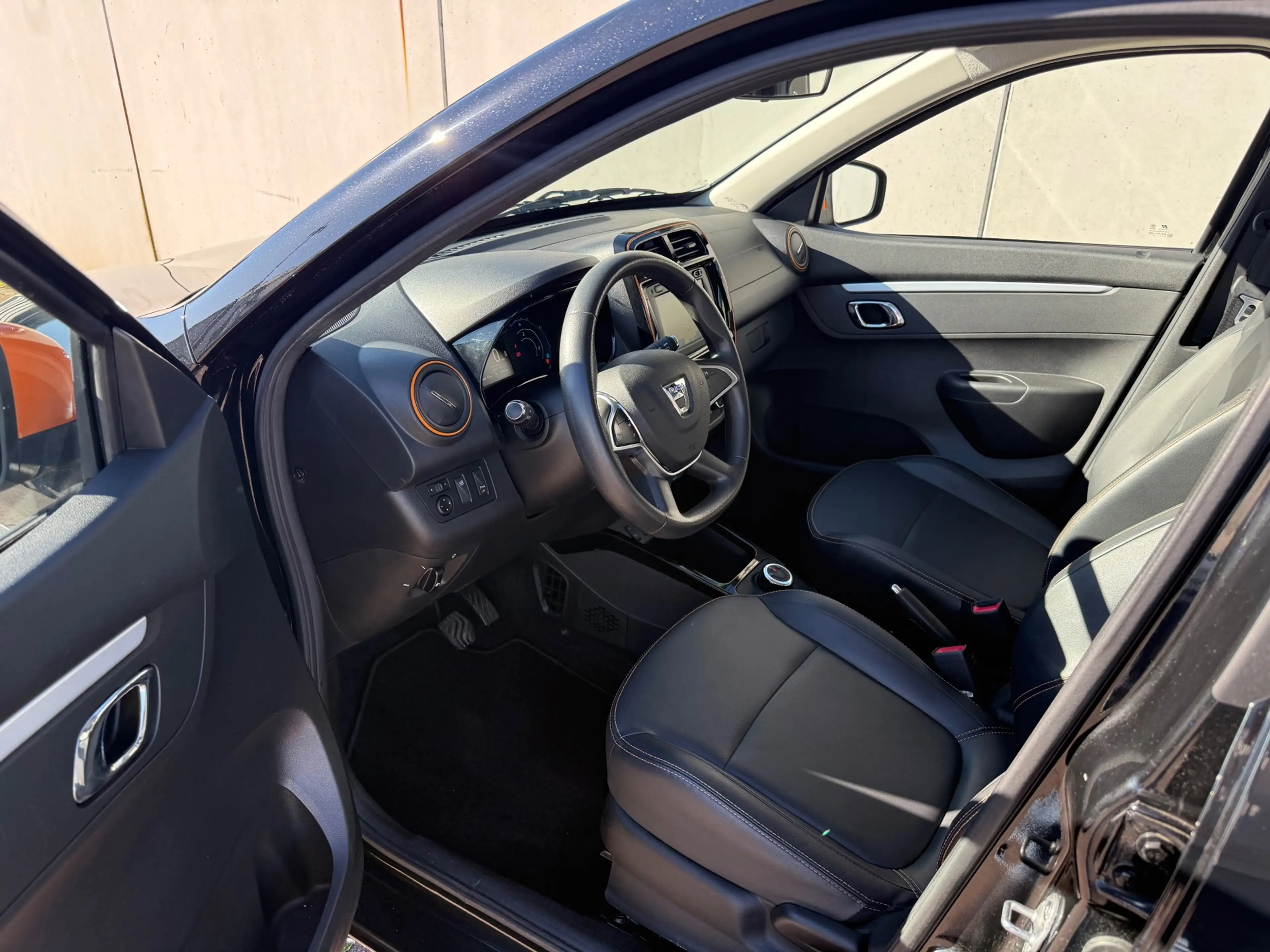 Dacia Spring Comfort Plus 27 kWh/LEDER/CAMERA/PDC/NAVI/NL AUTO/ — photo 11