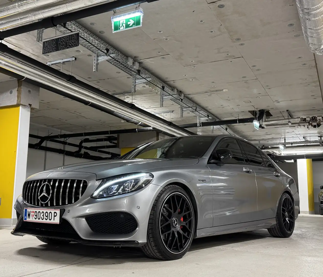 Mercedes-Benz C 220 AMG Line | AIRMATIC | Apple CarPlay | Keyless & … Grau - 1