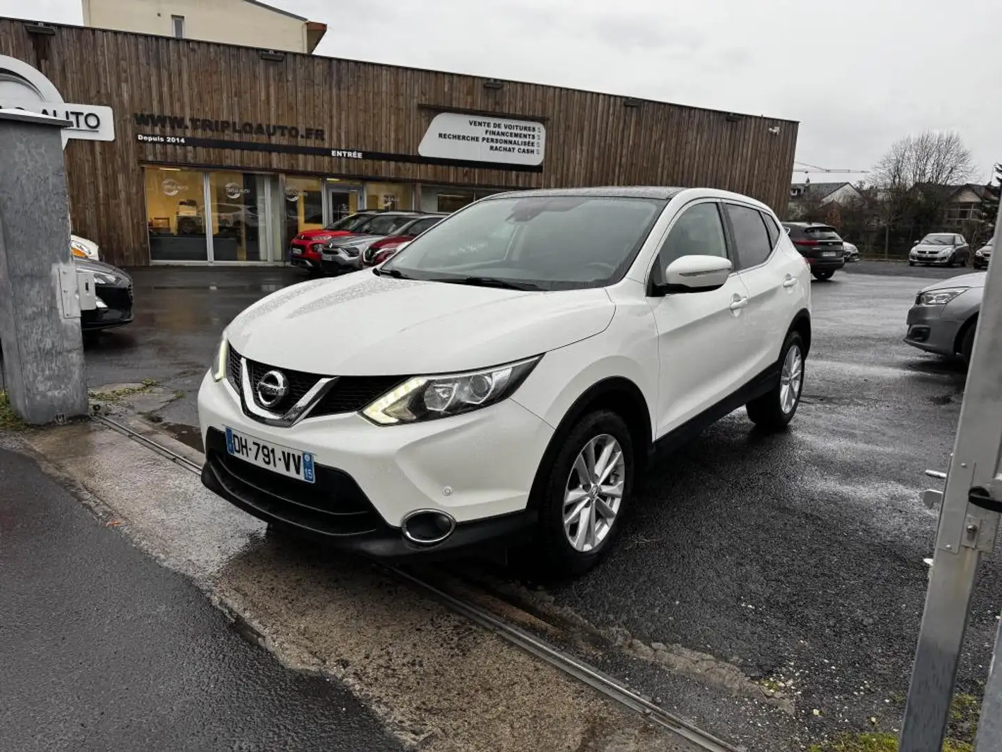 Nissan Qashqai 1.5 dCi FAP - 110 Connect Edition gps + clim + camera AR Blanc - 1