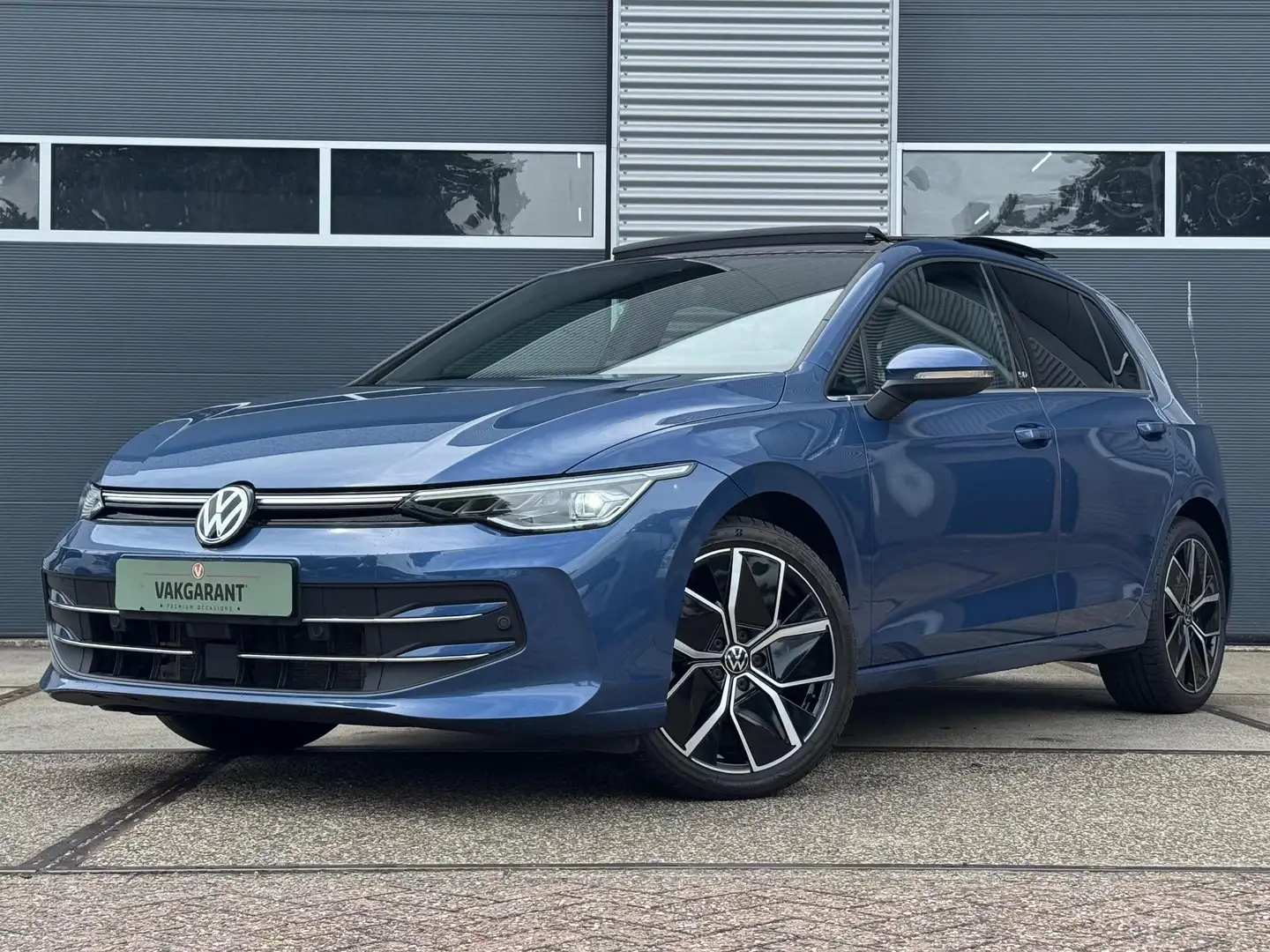 Volkswagen Golf 1.5 eTSI Style |Pano |Alcantara |Head-up |Memory | Blauw - 1