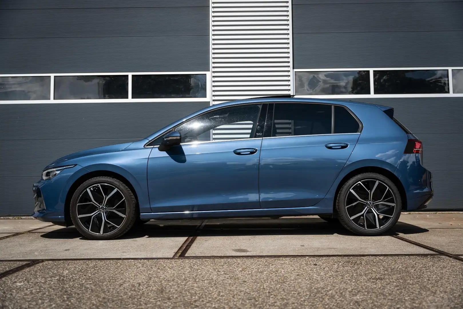 Volkswagen Golf 1.5 eTSI Edition 50 |Pano |Alcantara |Head-up |Mas Blauw - 2