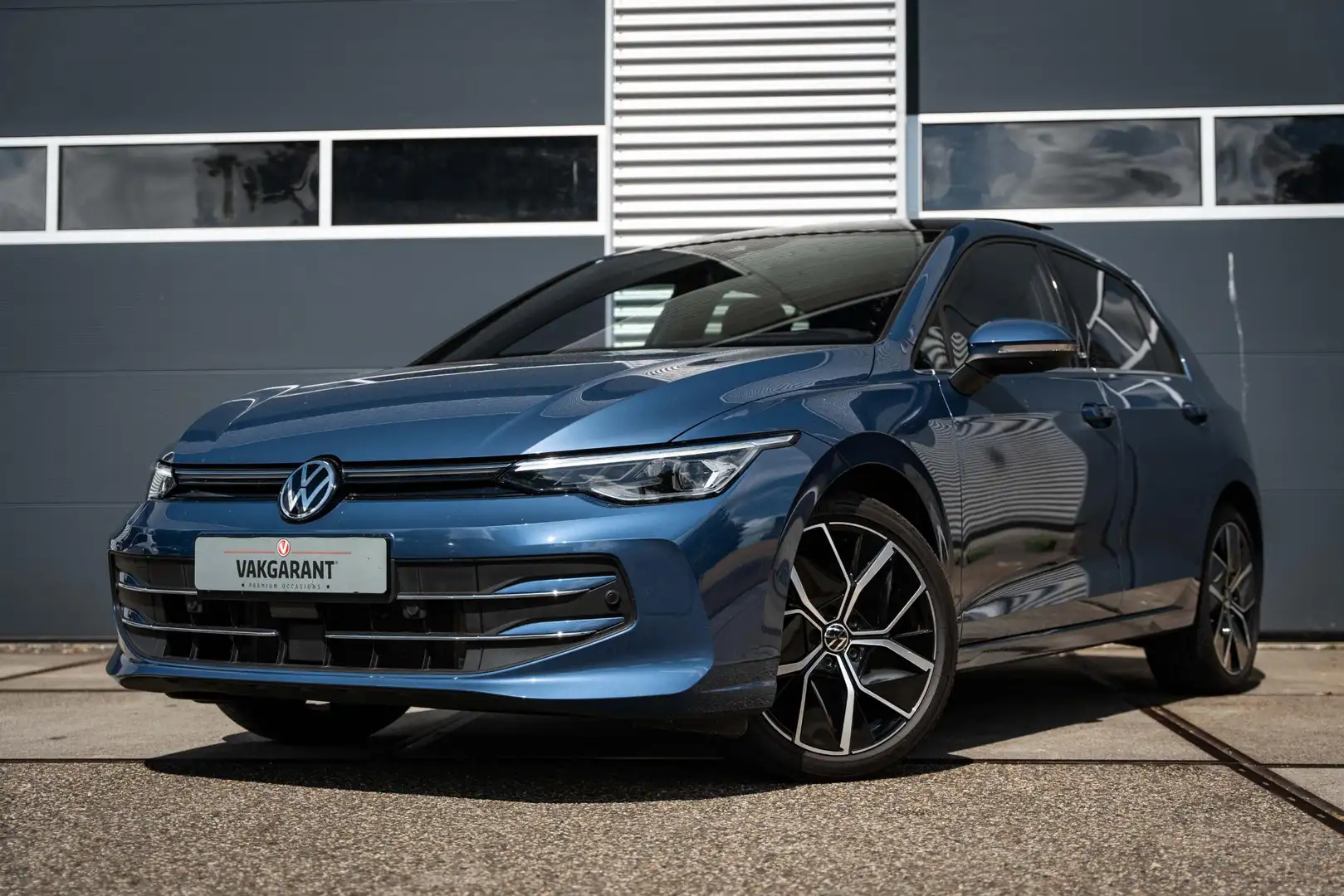 Volkswagen Golf 1.5 eTSI Edition 50 |Pano |Alcantara |Head-up |Mas Blauw - 1