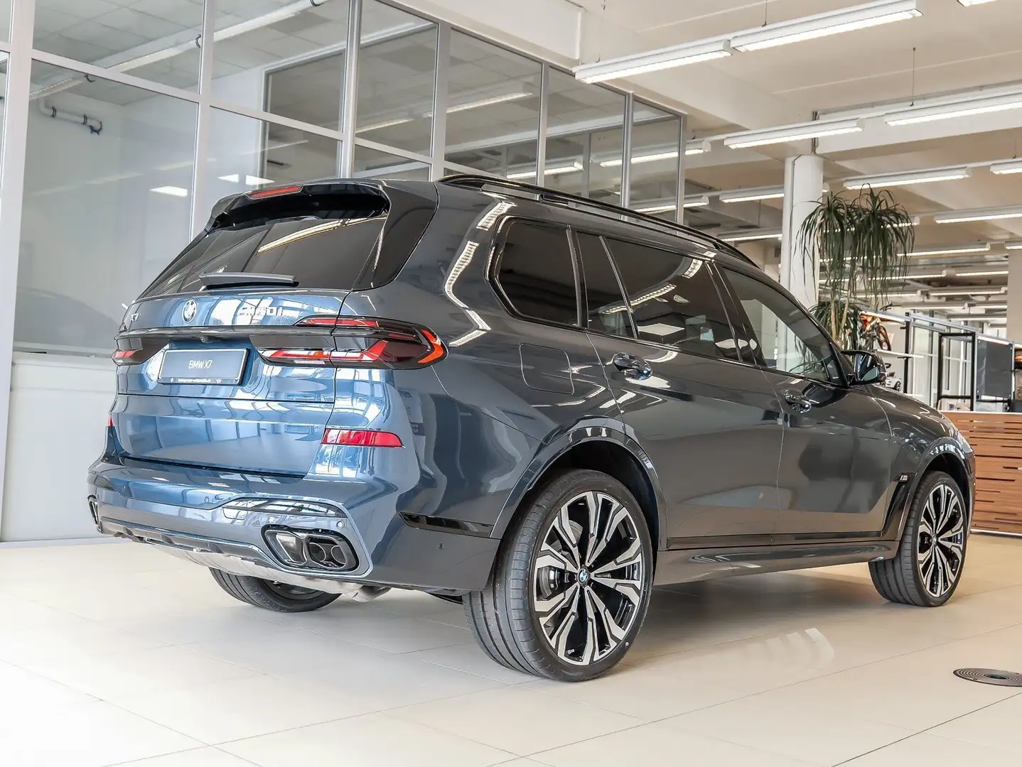 BMW X7 M 60i MSport  + Pano + Autobhn. + B/W + 23" Blau - 2