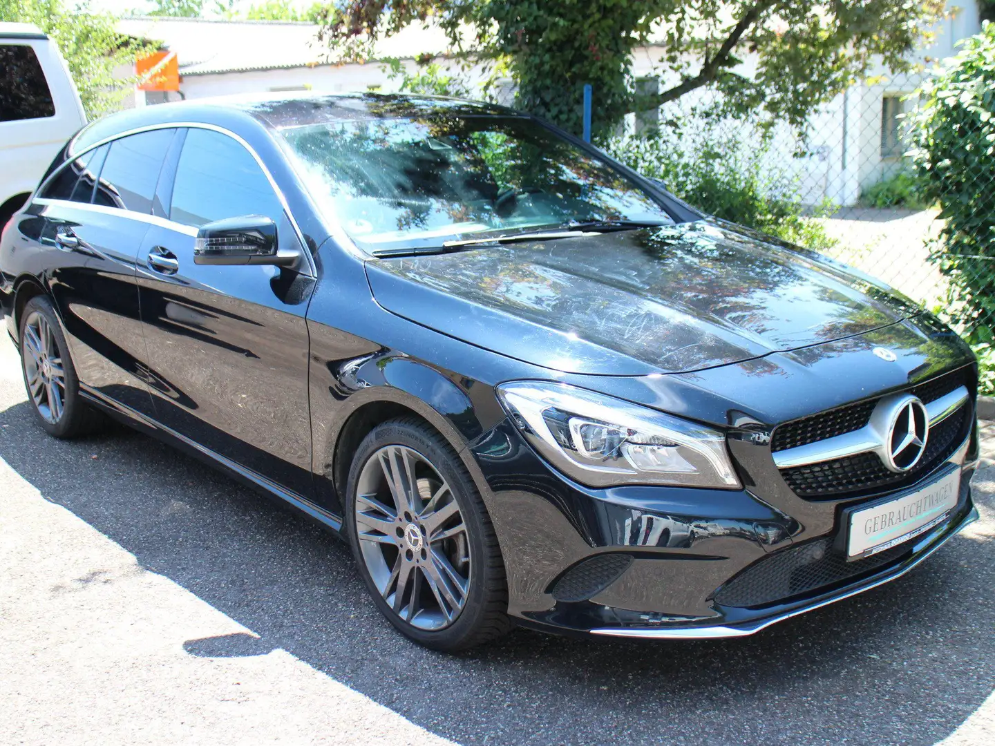 Mercedes-Benz CLA 180 Shooting Brake/Navi/KeylessCo/StHZ/Klim/Alu Negro - 1