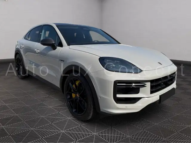 Porsche Cayenne view 3