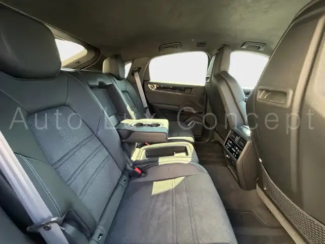 Porsche Cayenne view 9
