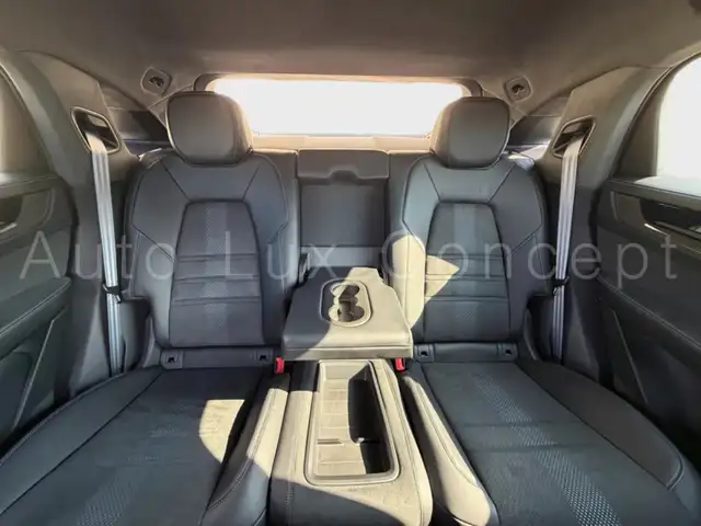 Porsche Cayenne view 8