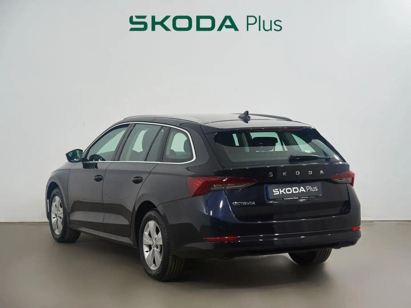 Skoda Octavia 2.0TDI Ambition DSG 85kW Noir - 2